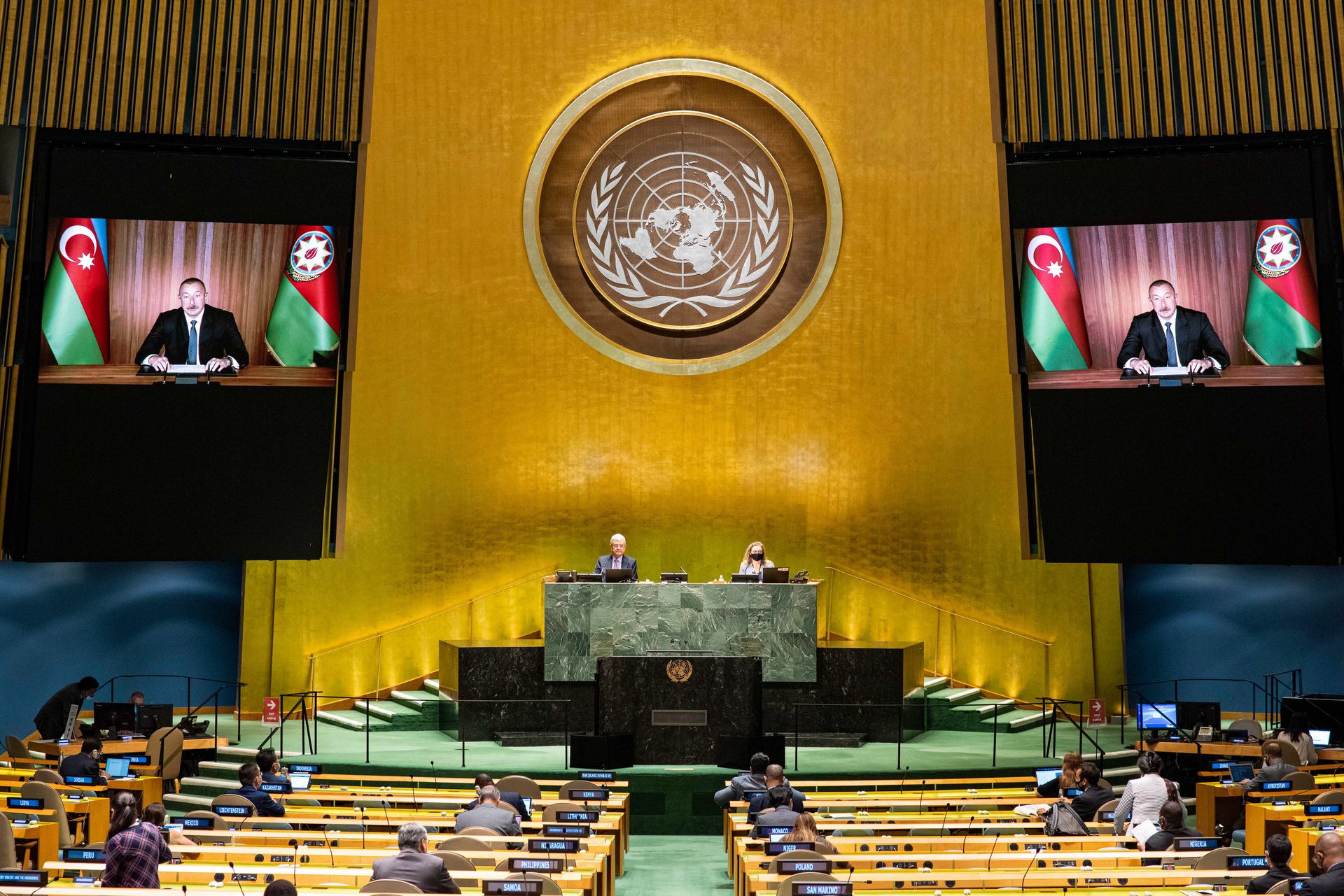 亚美尼亚炮击整个前线击落阿塞拜疆直升机