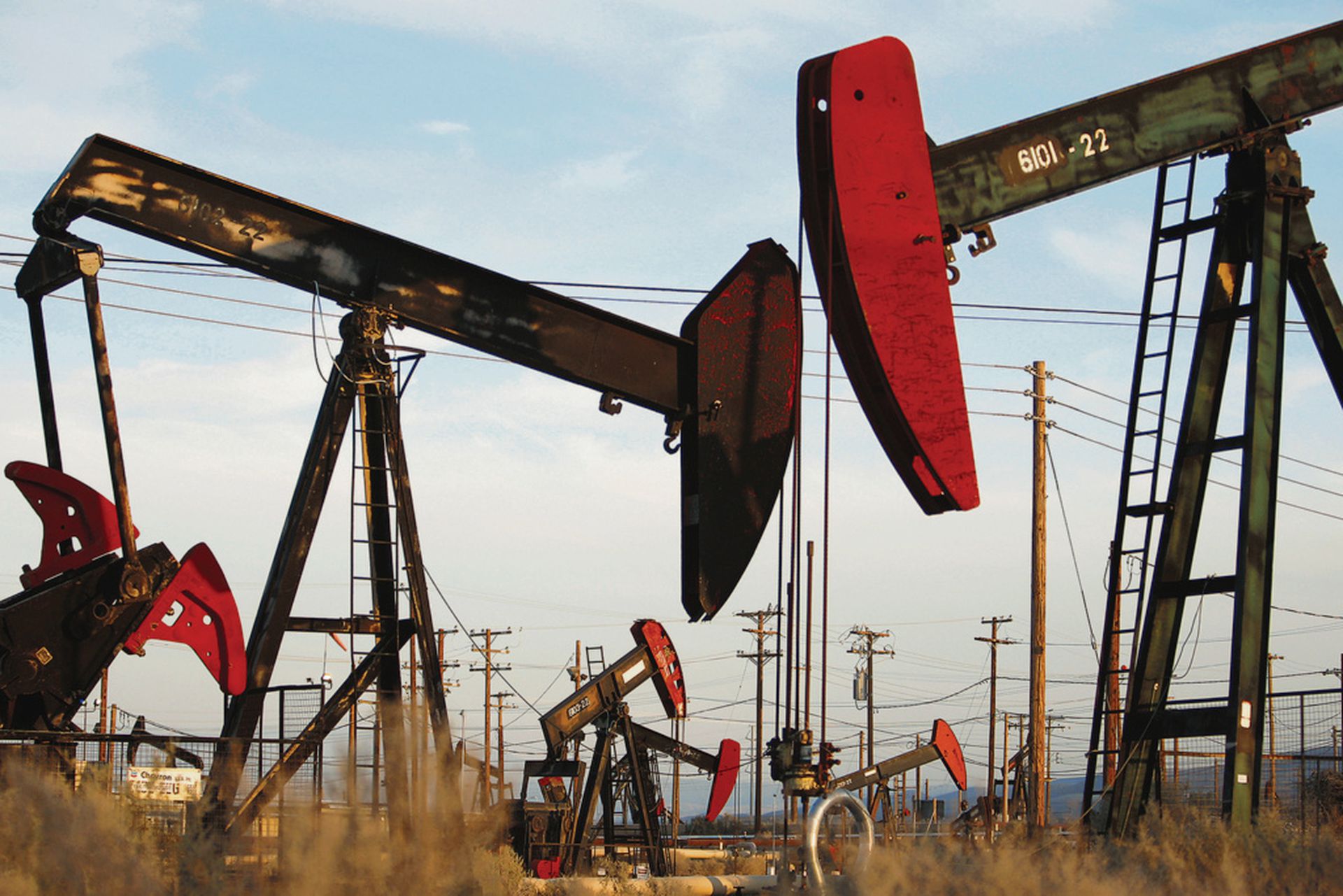 对开采成本远高于沙特及俄罗斯的美国页岩油产业而言，油价暴跌势将造成冲击。（Getty）