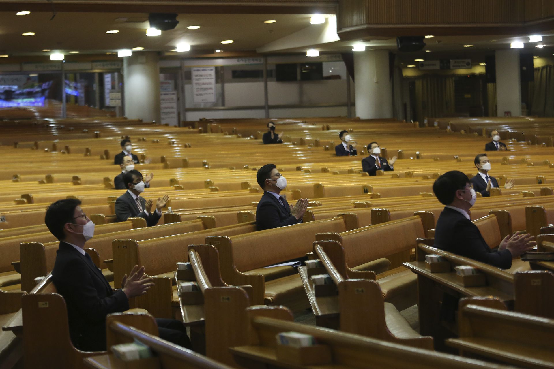 韩国一教会用喷壶给信徒嘴里消毒至少51人确诊 多维新闻 全球