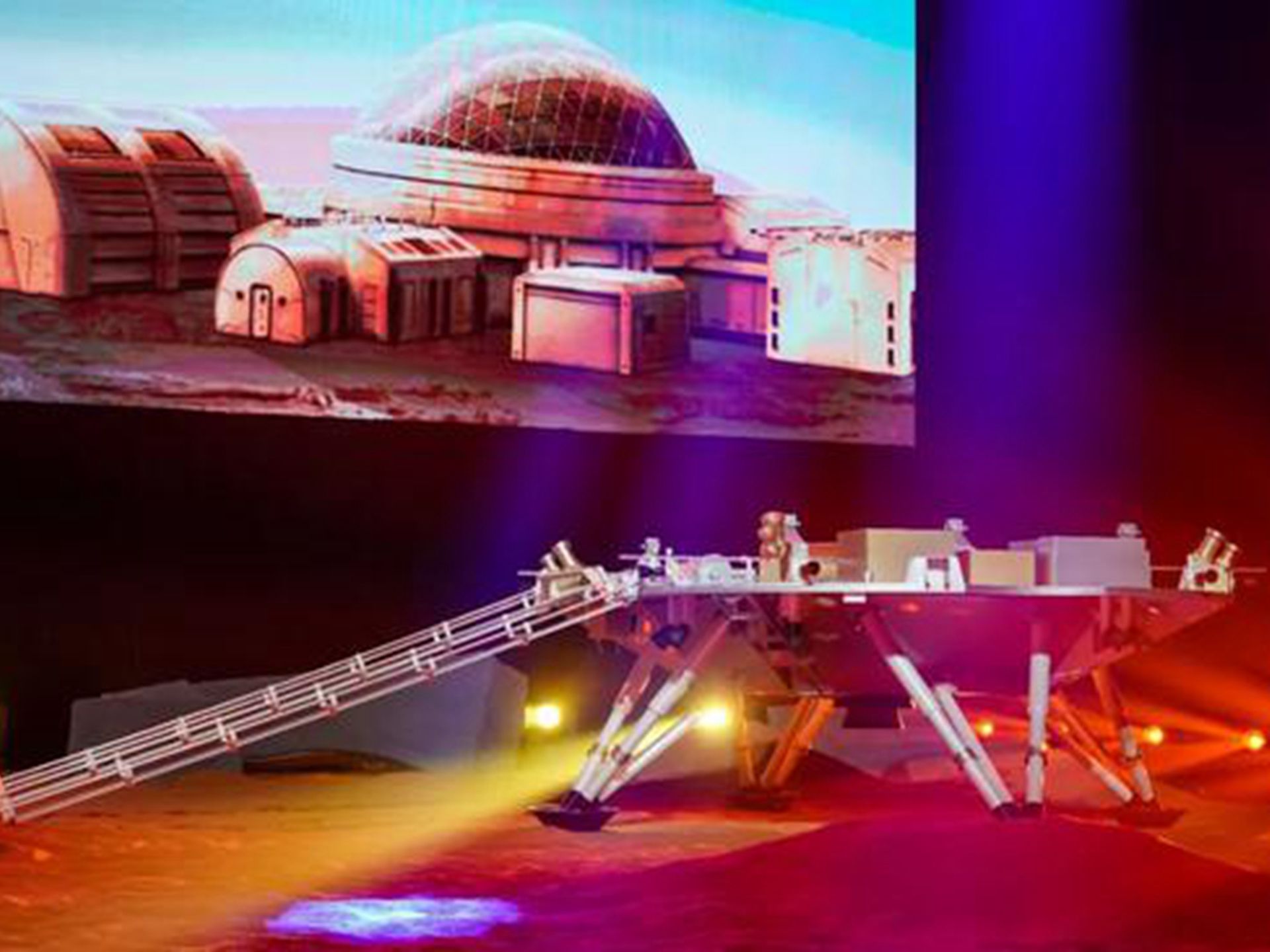 此外，中国火星车还配有探测雷达、磁场探测仪和气象测量仪，可以对火星进行全方位的探测。（中国央视新闻视频截图）