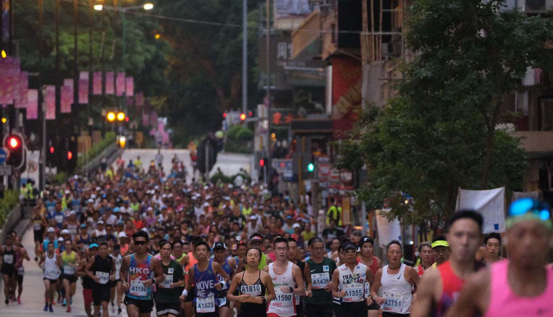 香港马拉松严查政治口号印 香港加油 选手被令换衣惹议 多维新闻 中国