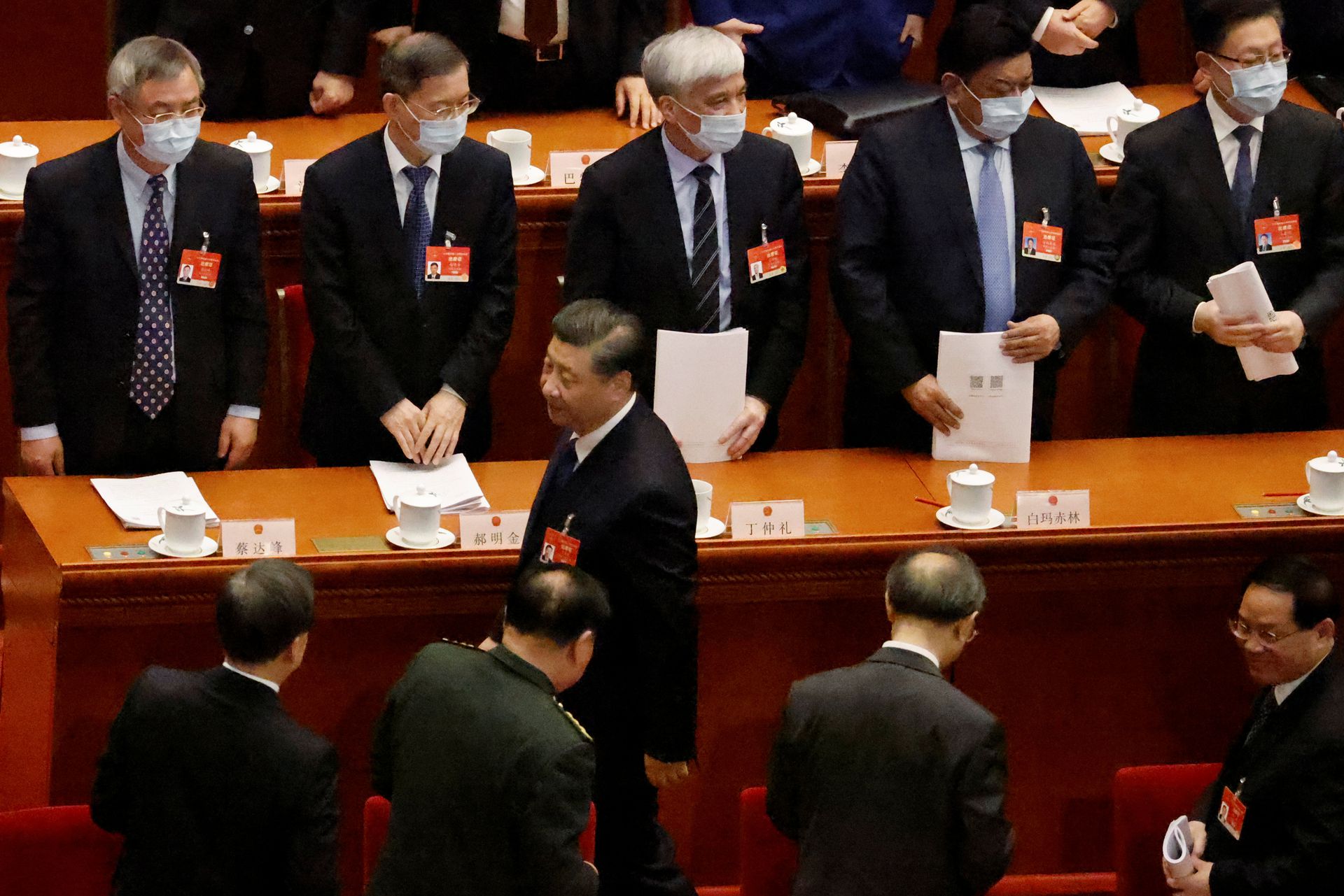 中国两会提案 委员倡国服撑主权习近平谈唯分数论 多维新闻 中国