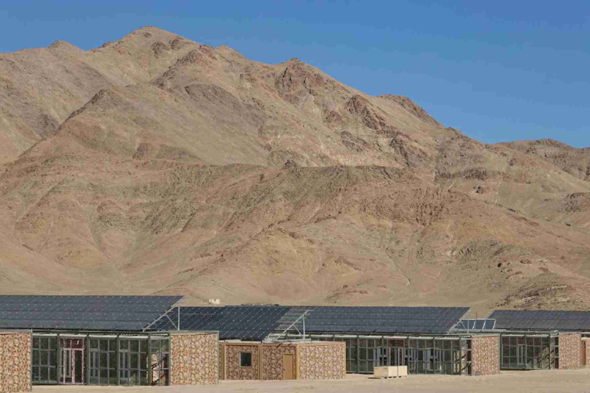 中国共产党中央军事委员会机关报《解放军报》10月8日发布消息说,解放军新型方舱已在高原高寒地区配备使用。图为外部画面。(微博@学习军团) 中国共产党中央军事委员会机关报《解放军报》10月8日发布消息说,解放军新型方舱已在高原高寒地区配备使用。图为外部画面。(微博@学习军团)