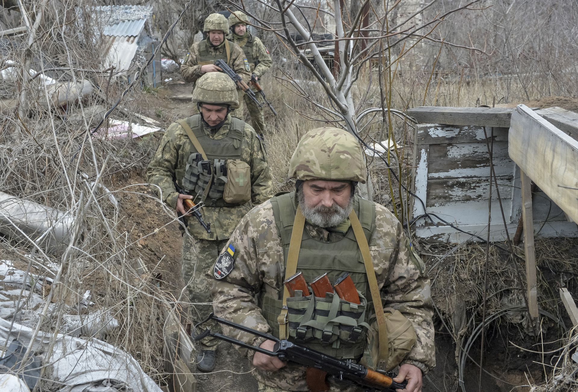 乌军轻步兵在前方偶有活动，根据乌克兰媒体的介绍，他们一般是最先撤入第二道防线的。（路透社）