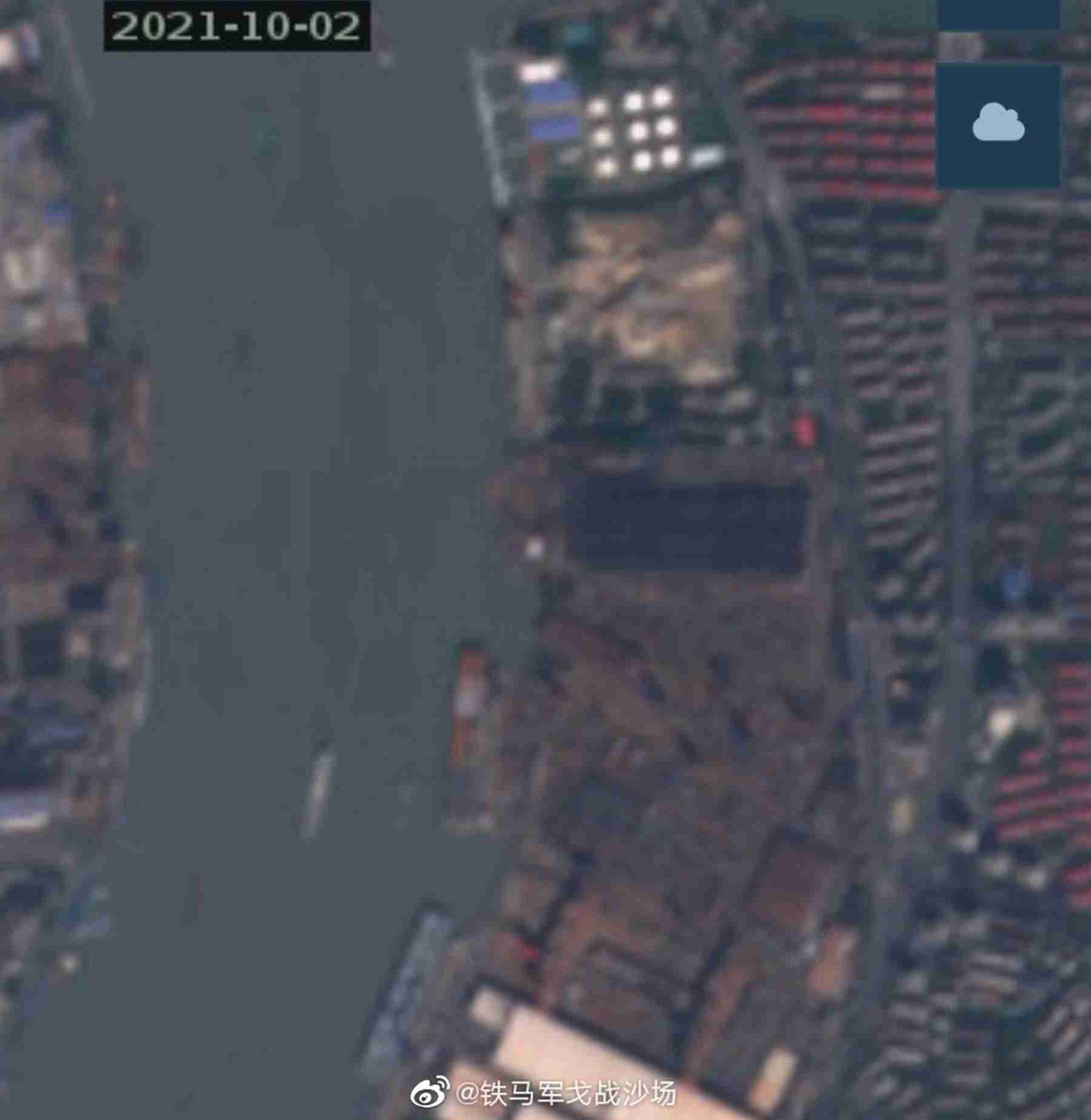 075三号舰最新卫星照。这是拍摄于10月2日的卫星照。（微博@铁马军戈战沙场）