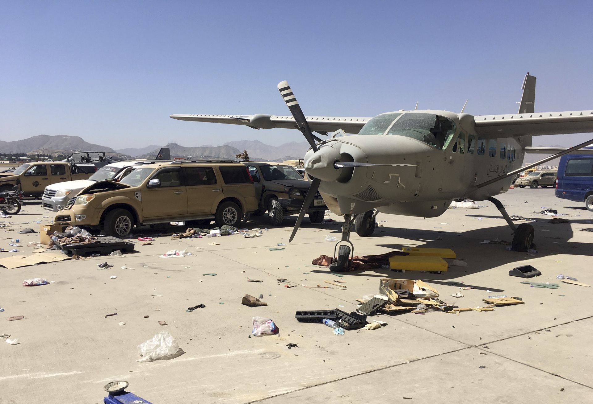 2021年9月5日，美联社（AP）拍摄阿富汗首都喀布尔机场内美军遗留的装备。（AP）