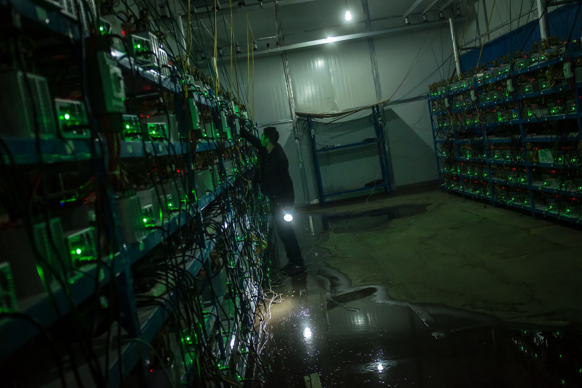 比特幣崩盤：哈薩克斯坦斷電後　12萬人爆倉3.1億美元