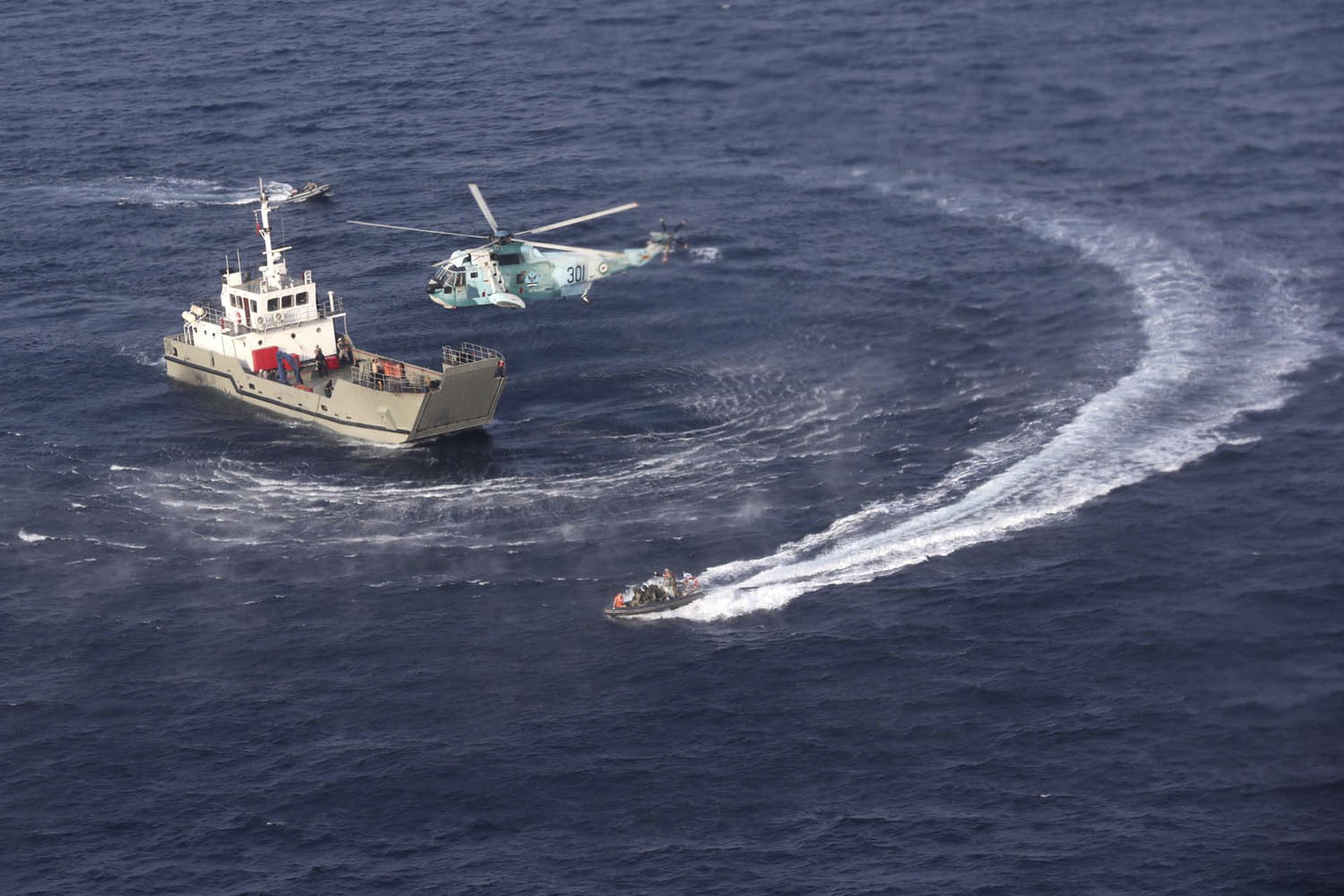 1月21日，伊朗、俄罗斯和中国在印度洋举行联合海军演习。( AP)