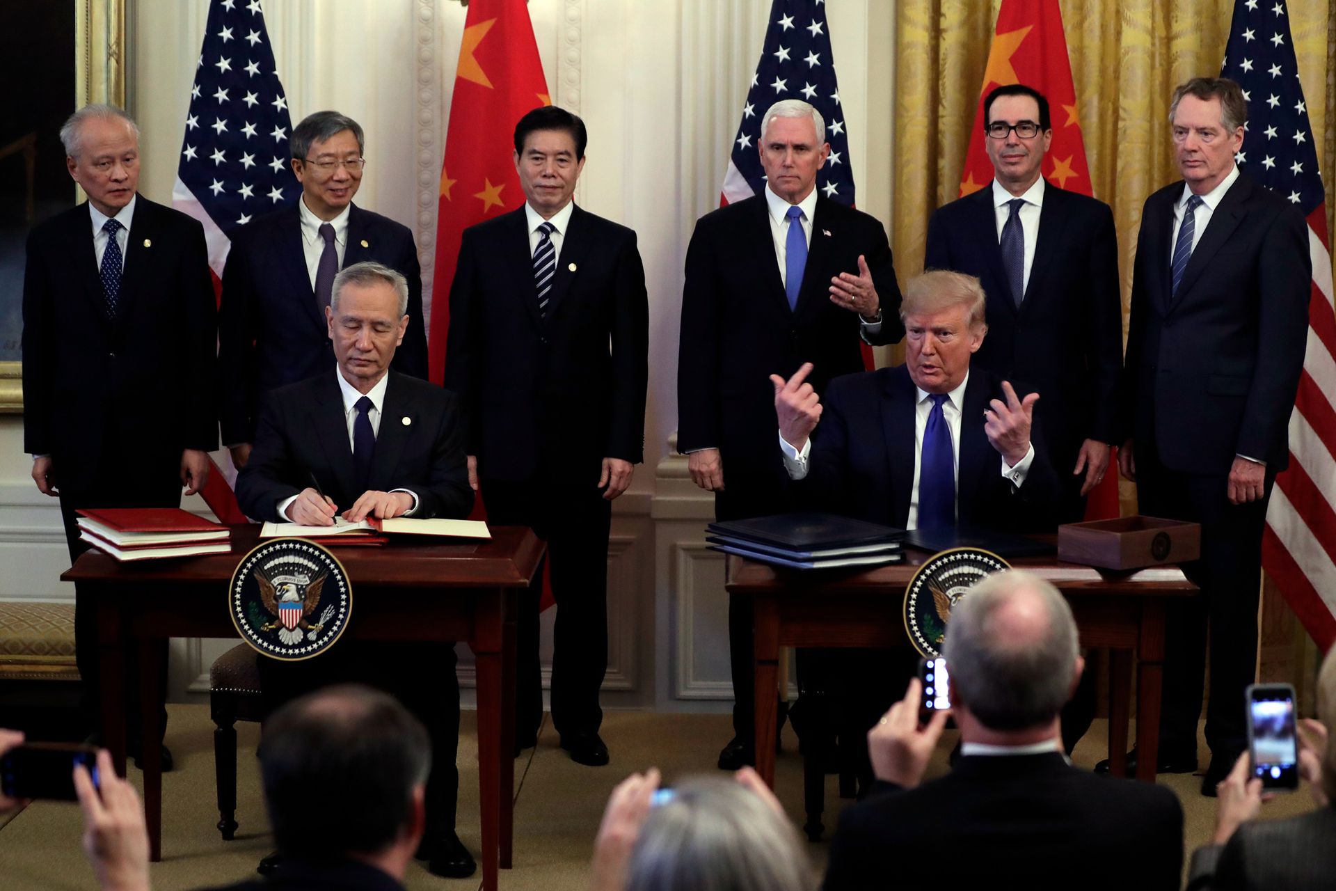 2020��1��15�գ�����ʱ����ͳ�������ڰ׹����й�����������ǩ��ó��Э��������ó��ս�ݸ�һ���䡣��AP��