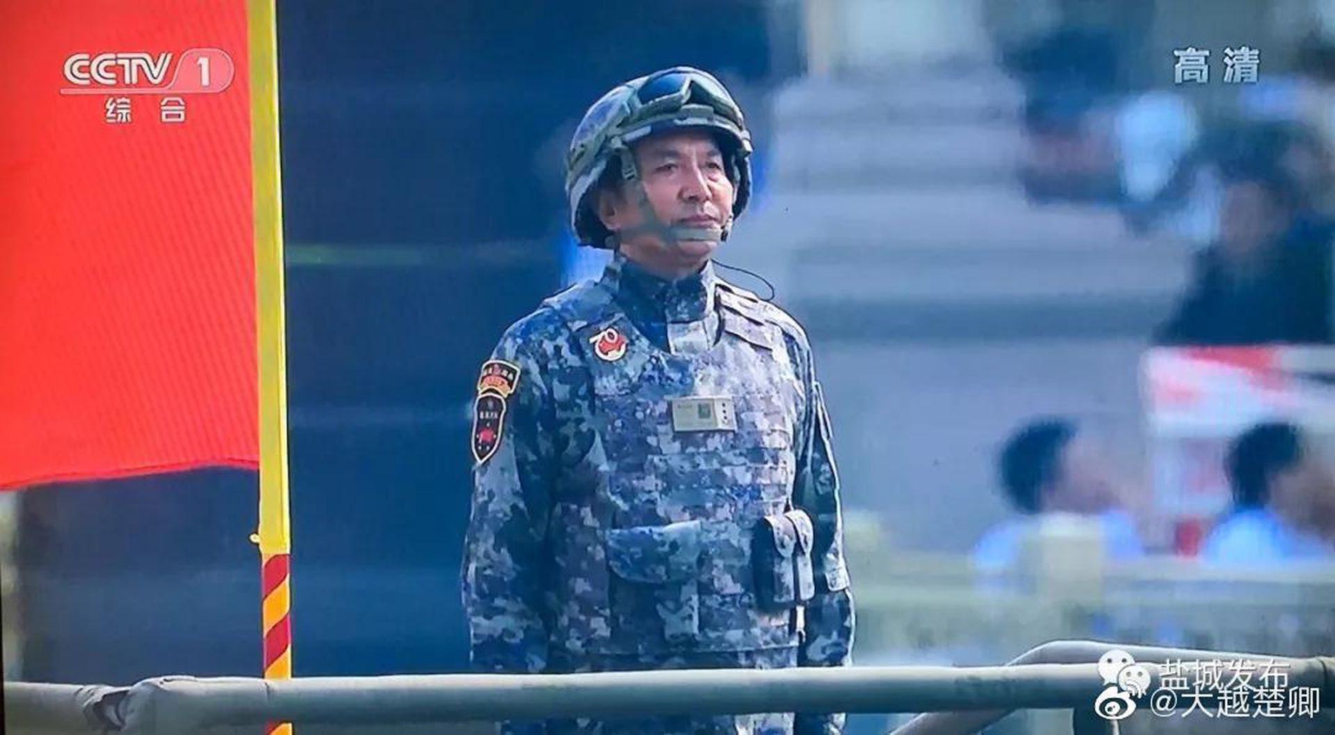 解放军上将朱生岭救灾被网友认出，地方领导鞋子锃亮遭吐槽（组图） - 3