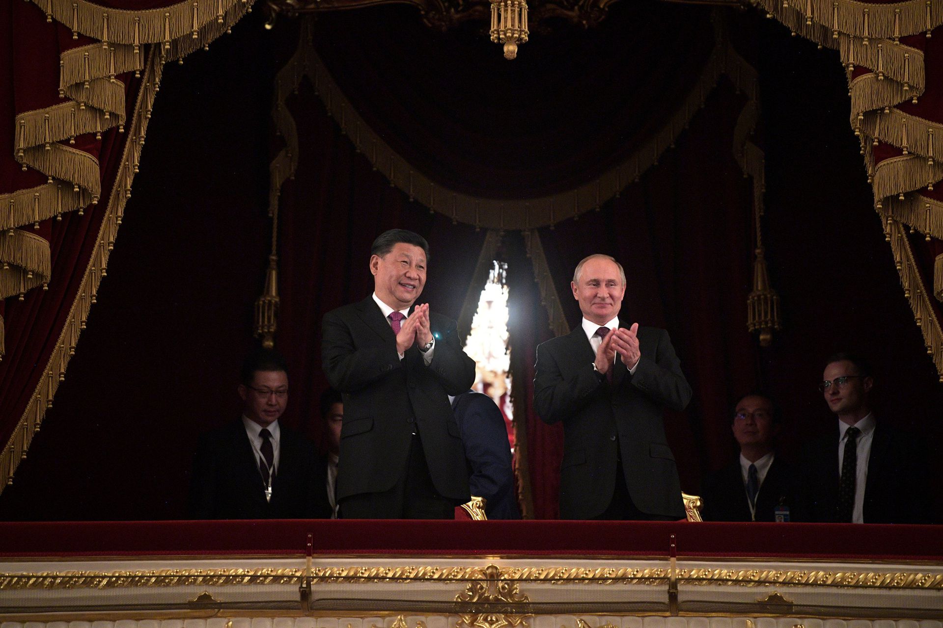 2019年6月5日，习近平（左）和俄罗斯总统普京在莫斯科大剧院共同出席中俄建交70周年纪念活动。（Reuters）