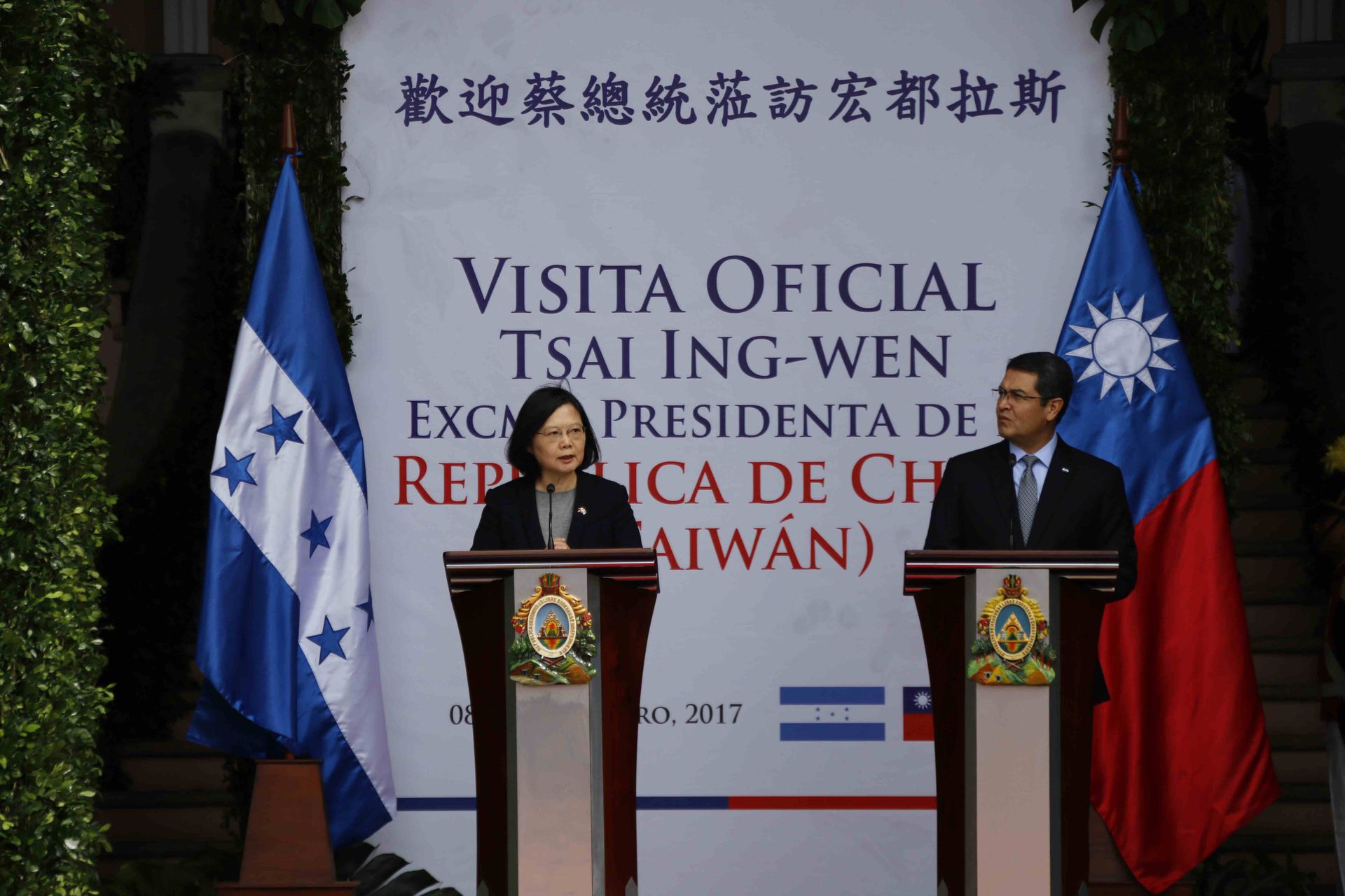 2017年1月9日，蔡英文与洪都拉斯总统埃尔南德斯参加记者会。（中央社）
