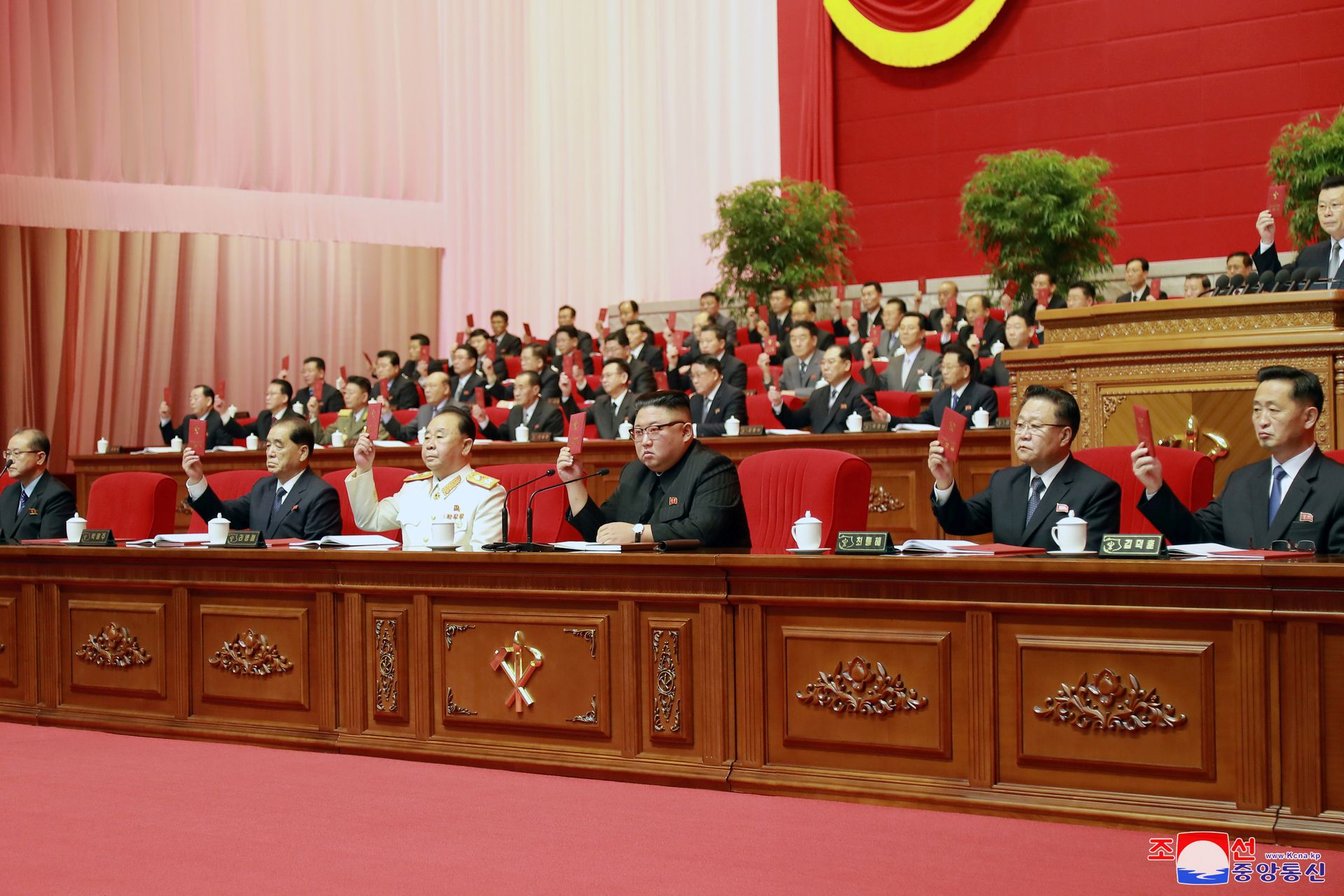 2021年1月10日，劳动党第八次全国代表大会进行第八届党中央领导机构选举，金正恩被推举为朝鲜劳动党总书记。（朝中社）