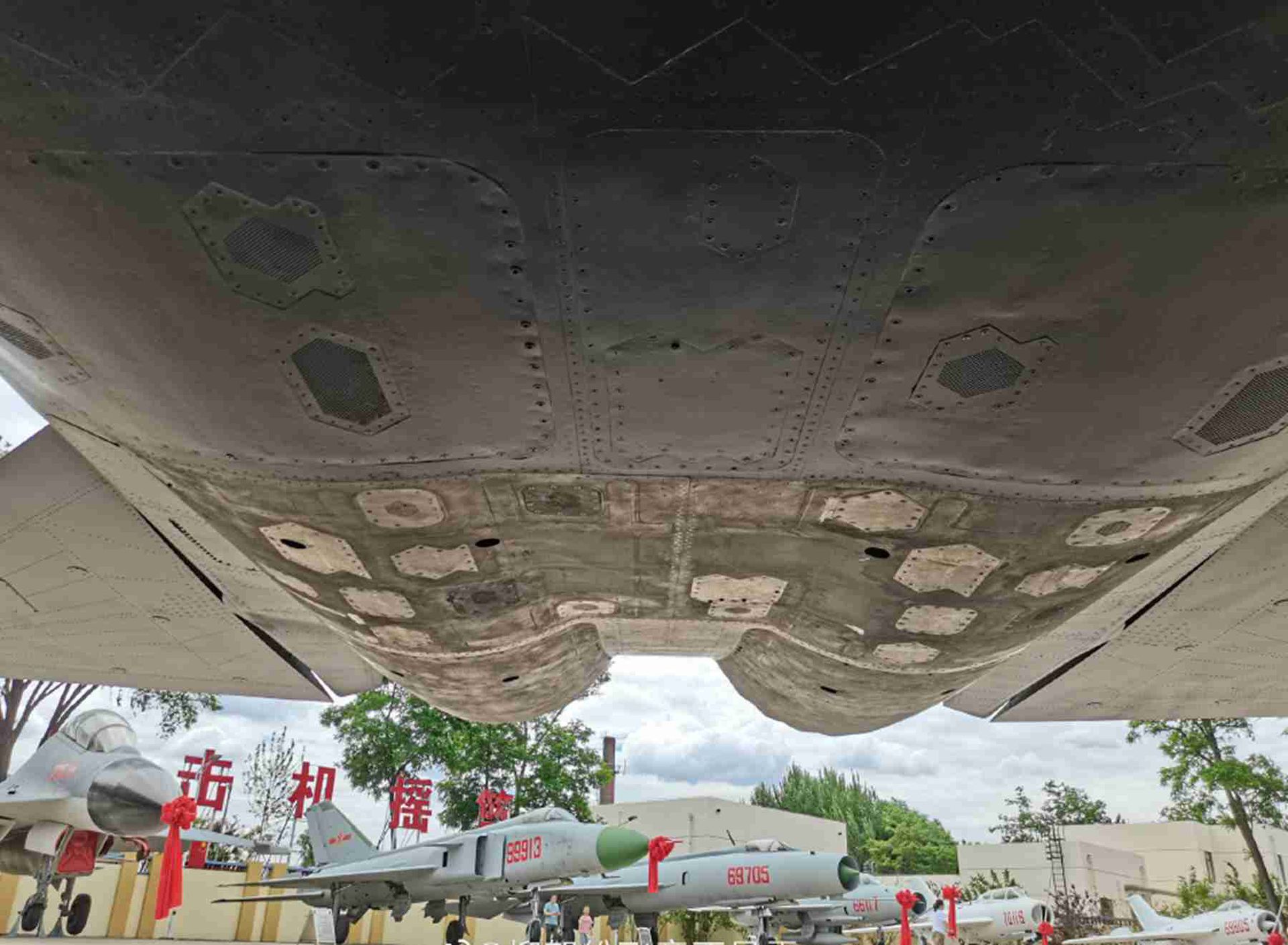 沈飞航空博览园最新展出的歼-31。图为博览园中其他机型。（微博@柳絮纷飞竟不是雪）