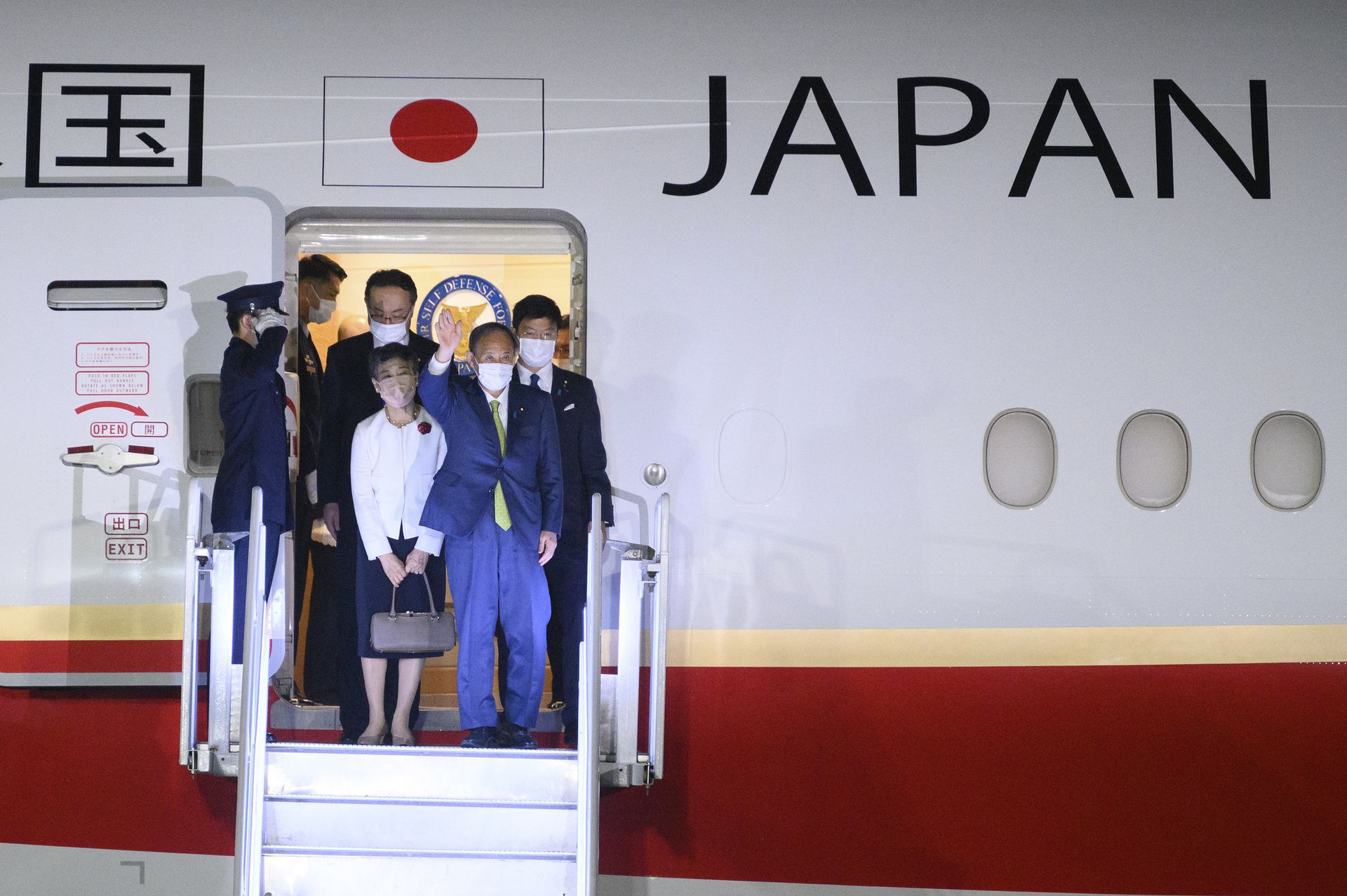 2021年6月10日，日本首相菅义伟抵达英国。（AP）