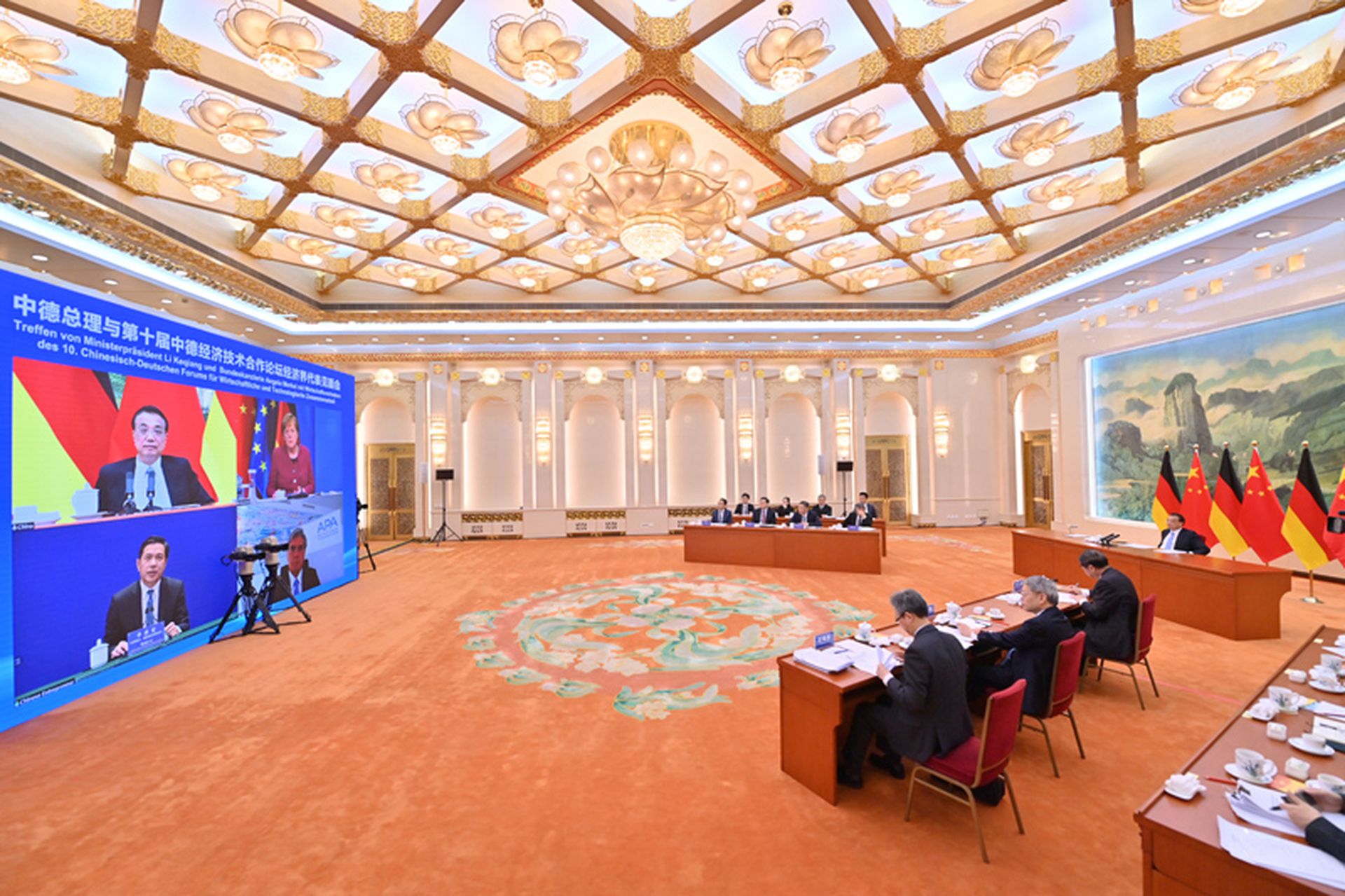 李克强与德国总理默克尔主持第六轮中德政府磋商画面。(中国政府网) 李克强与德国总理默克尔主持第六轮中德政府磋商画面。(中国政府网)