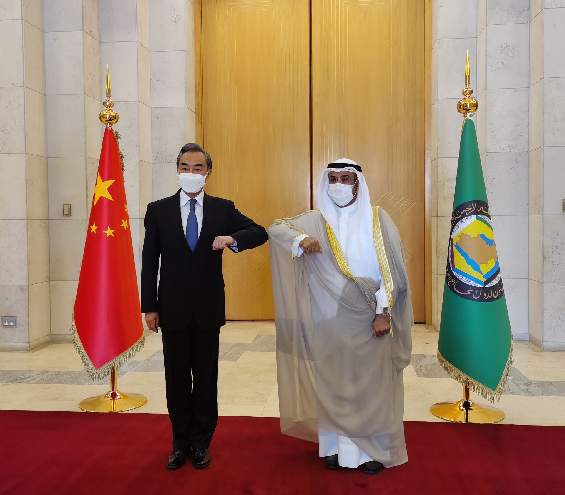 2021年3月24日，王毅在沙特阿拉伯利雅得会见海湾阿拉伯国家合作委员会（海合会）秘书长纳伊夫（Nayef Falah Mubarak Al-Hajraf）。（新华社）