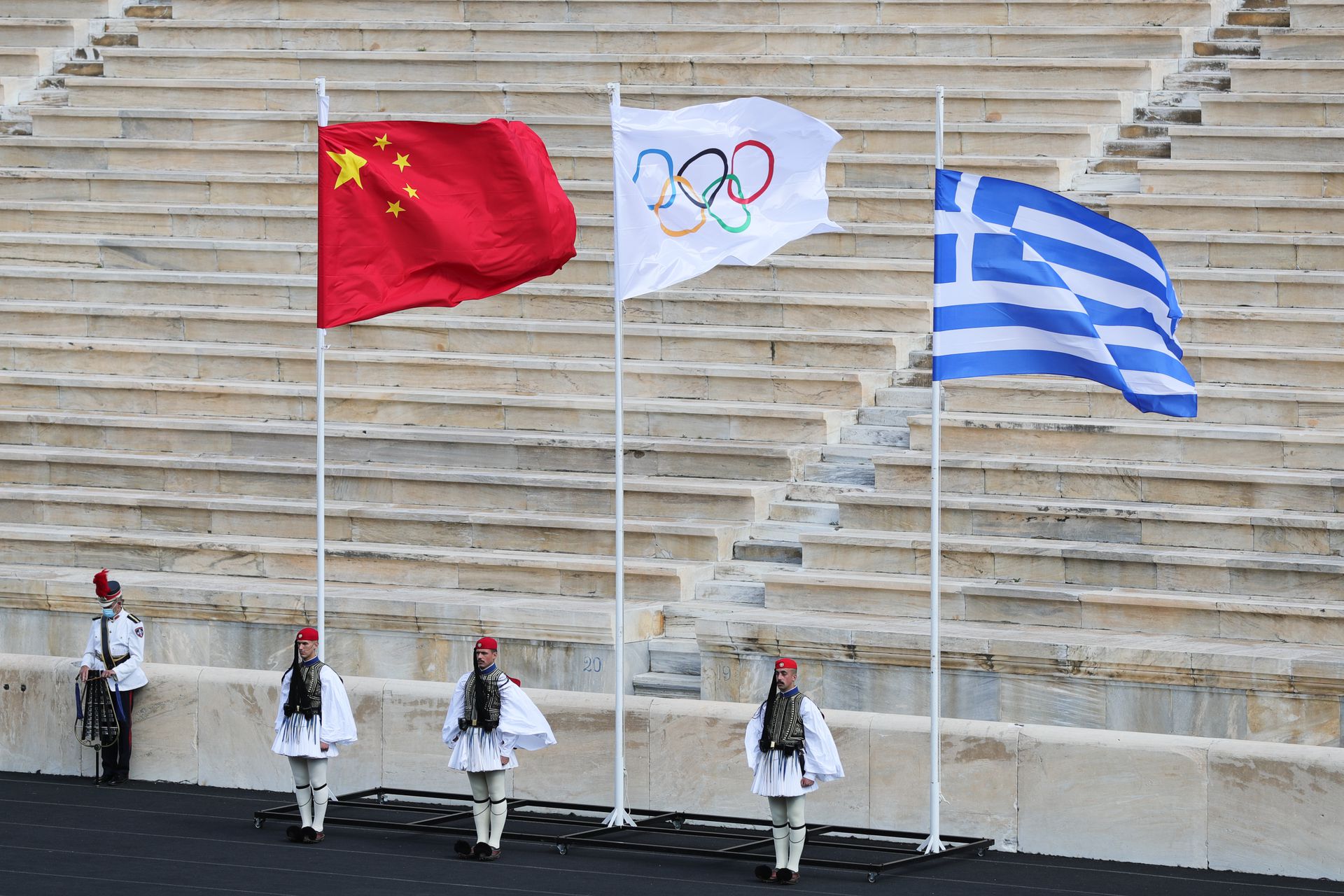 2021年10月19日，2022年北京冬季奥运会火种在希腊首都雅典的帕纳辛奈科体育场举行。（新华社）