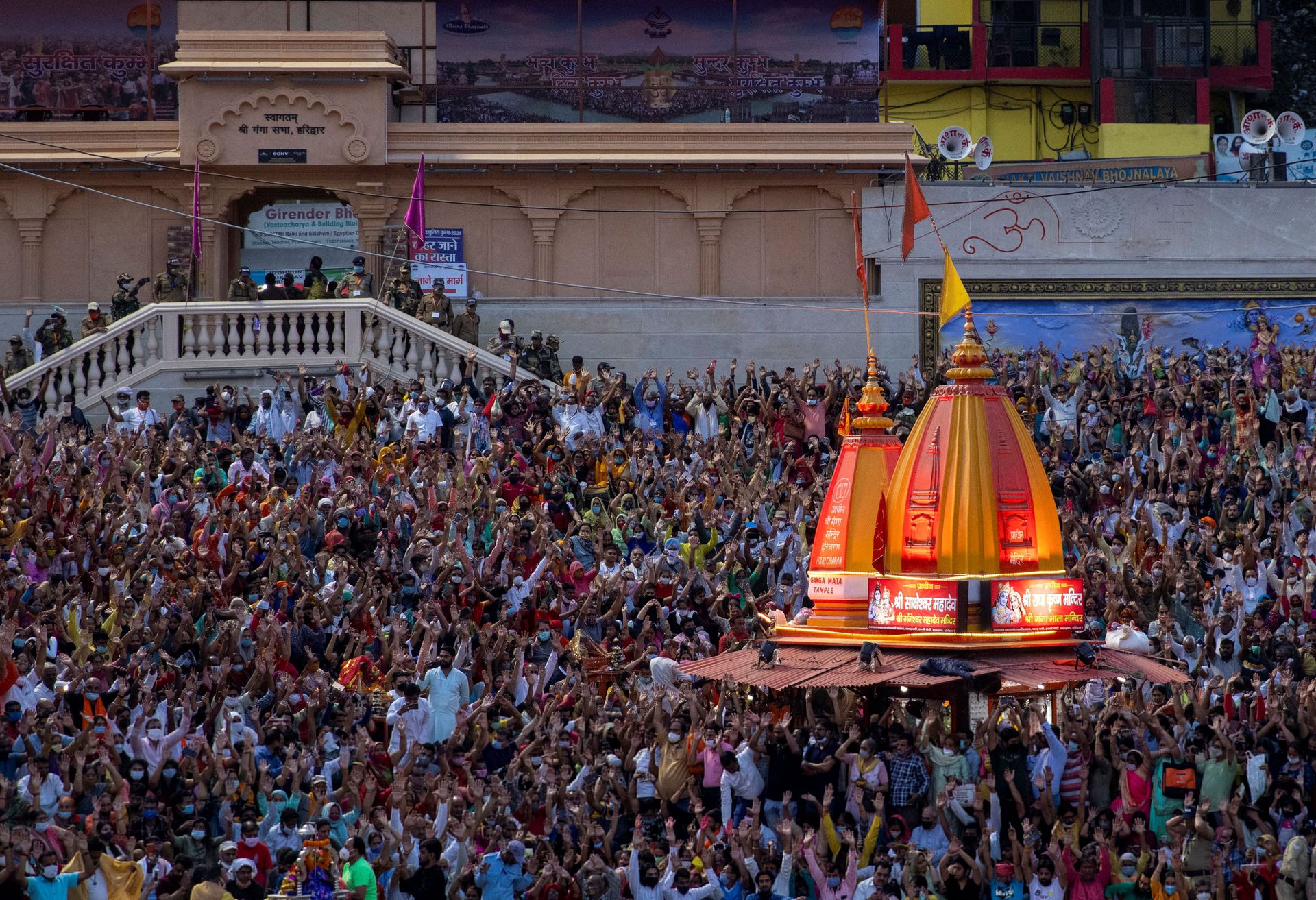 2021年4月14日，参加大壶节的印度教信徒人山人海。（Reuters）