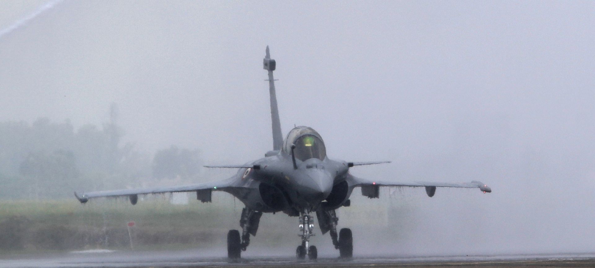 在印度空军基地的阵风战斗机。（AP）