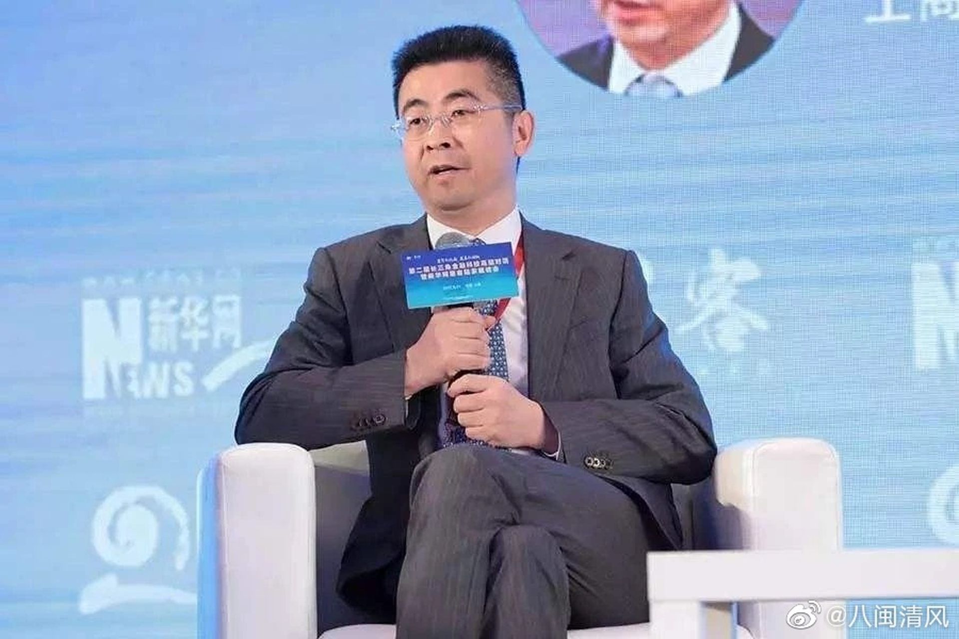 曾有媒体称,顾国明根基深、能量大,是上海金融圈不可不提的一位“老大哥”。(微博@八闽清风)