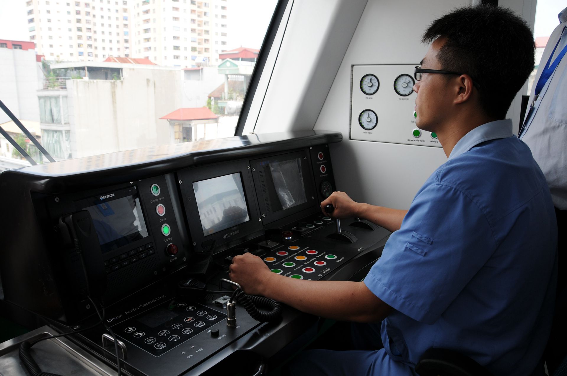 目前，河内轻轨公司的681名职员已经成为越南轨道交通的先行者，这些先行者有望在2020年3月前正式开始工作。（新华社）