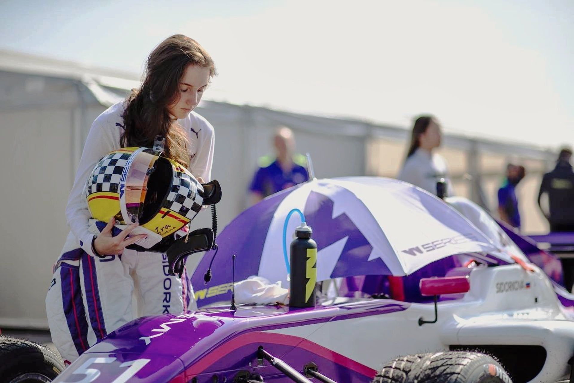 2021年10月22日,俄罗斯18岁女车手辛多科娃参加比赛照片。(Twitter@Ira Sidorkova) 2021年10月22日,俄罗斯18岁女车手辛多科娃参加比赛照片。(Twitter@Ira Sidorkova)