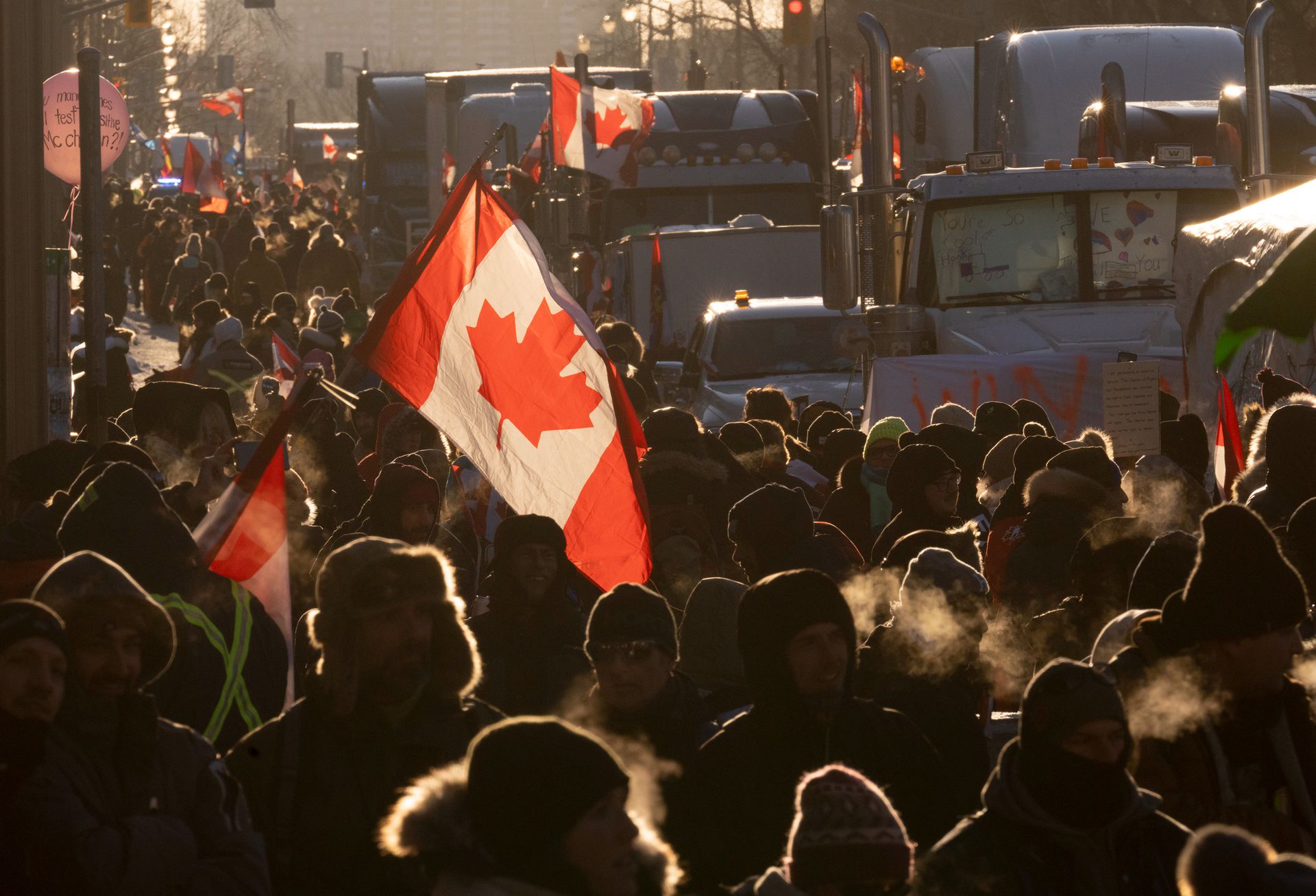 加拿大卡车司机抗议范围扩大 多家车企削减北美产量|加拿大|抗议|北美_新浪新闻