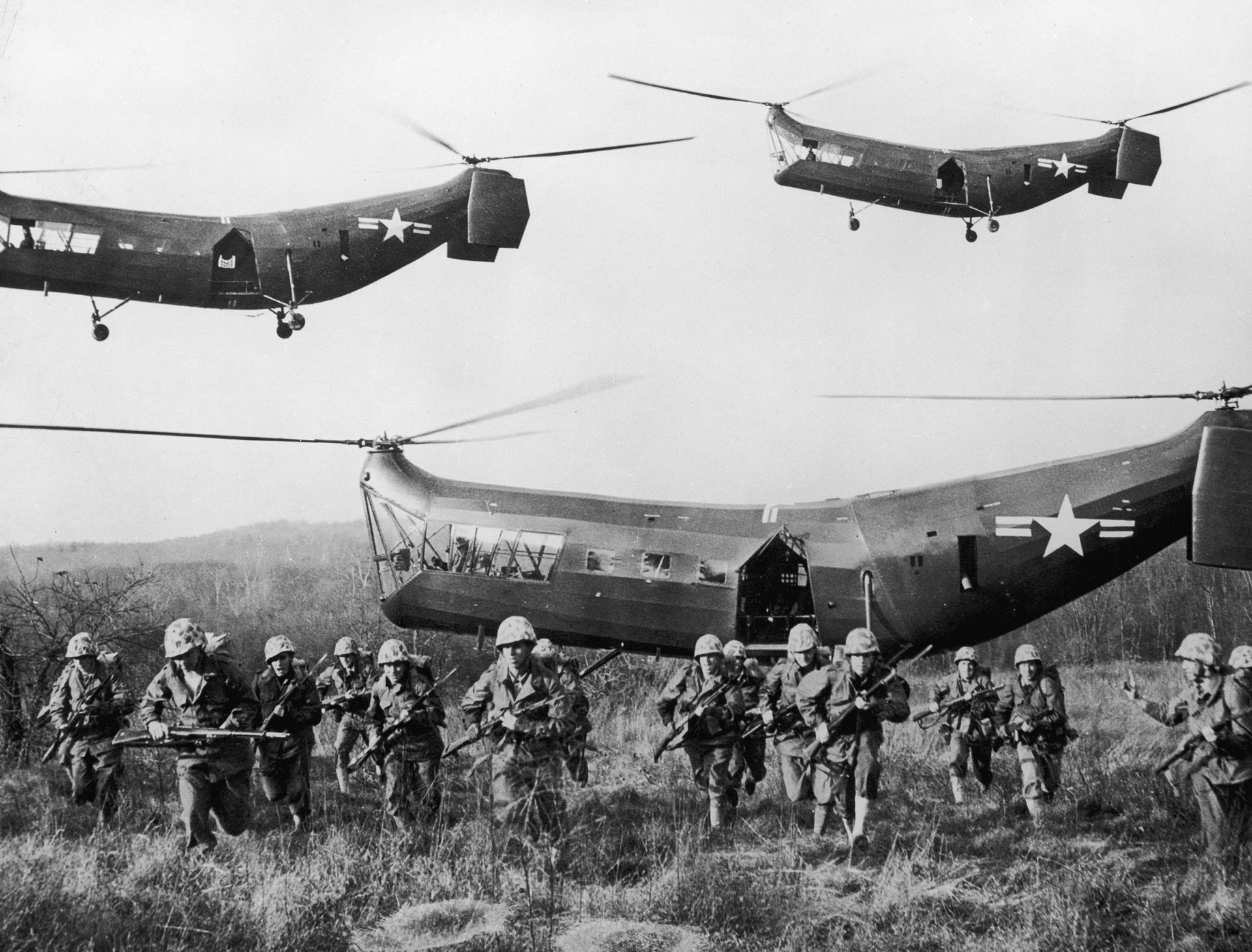 美国出动运输机运送大量士兵参加对中朝军队的战斗。（视觉中国）