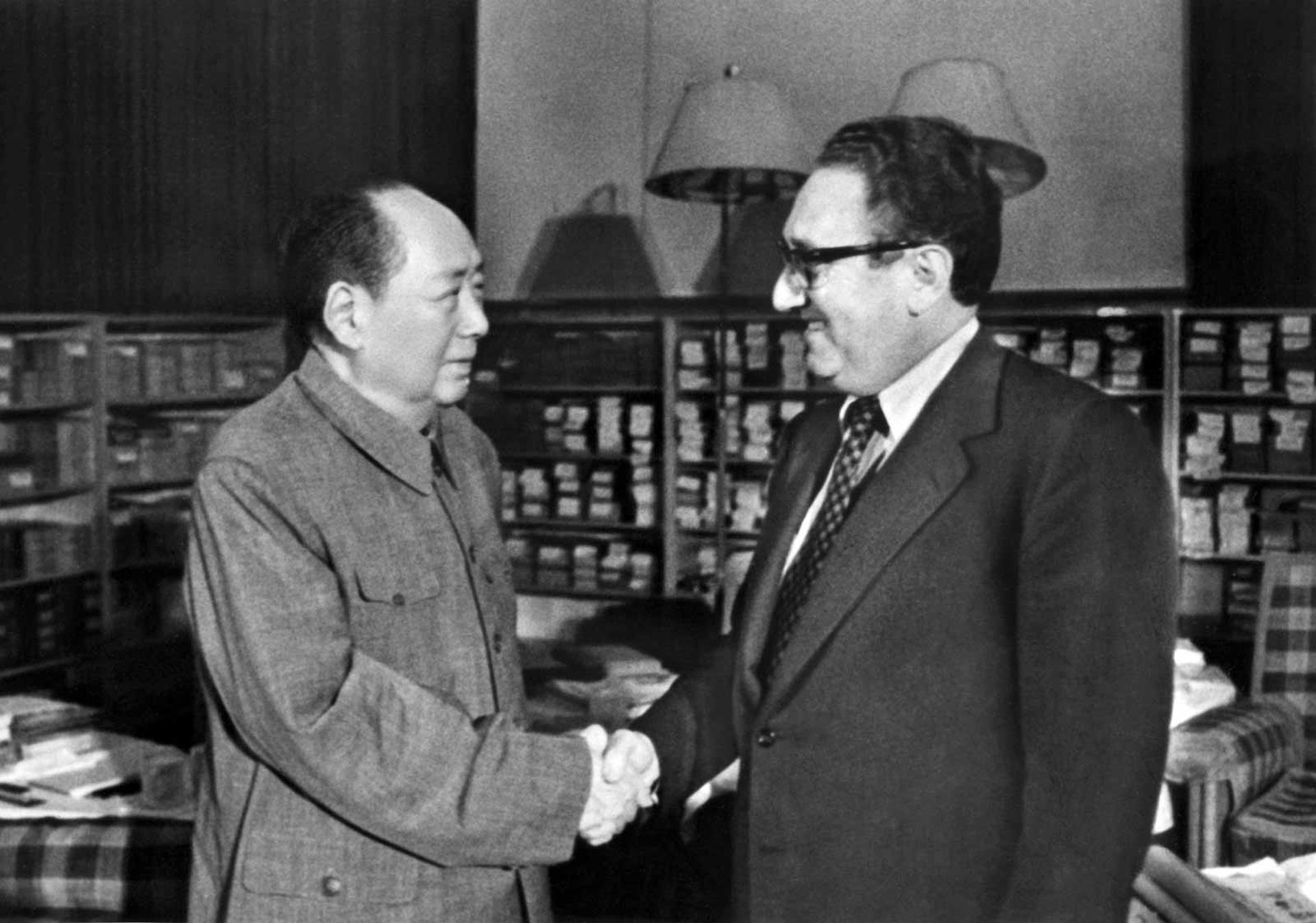 1973年11月24日，时任中国领导人毛泽东在北京会见基辛格。（视觉中国）