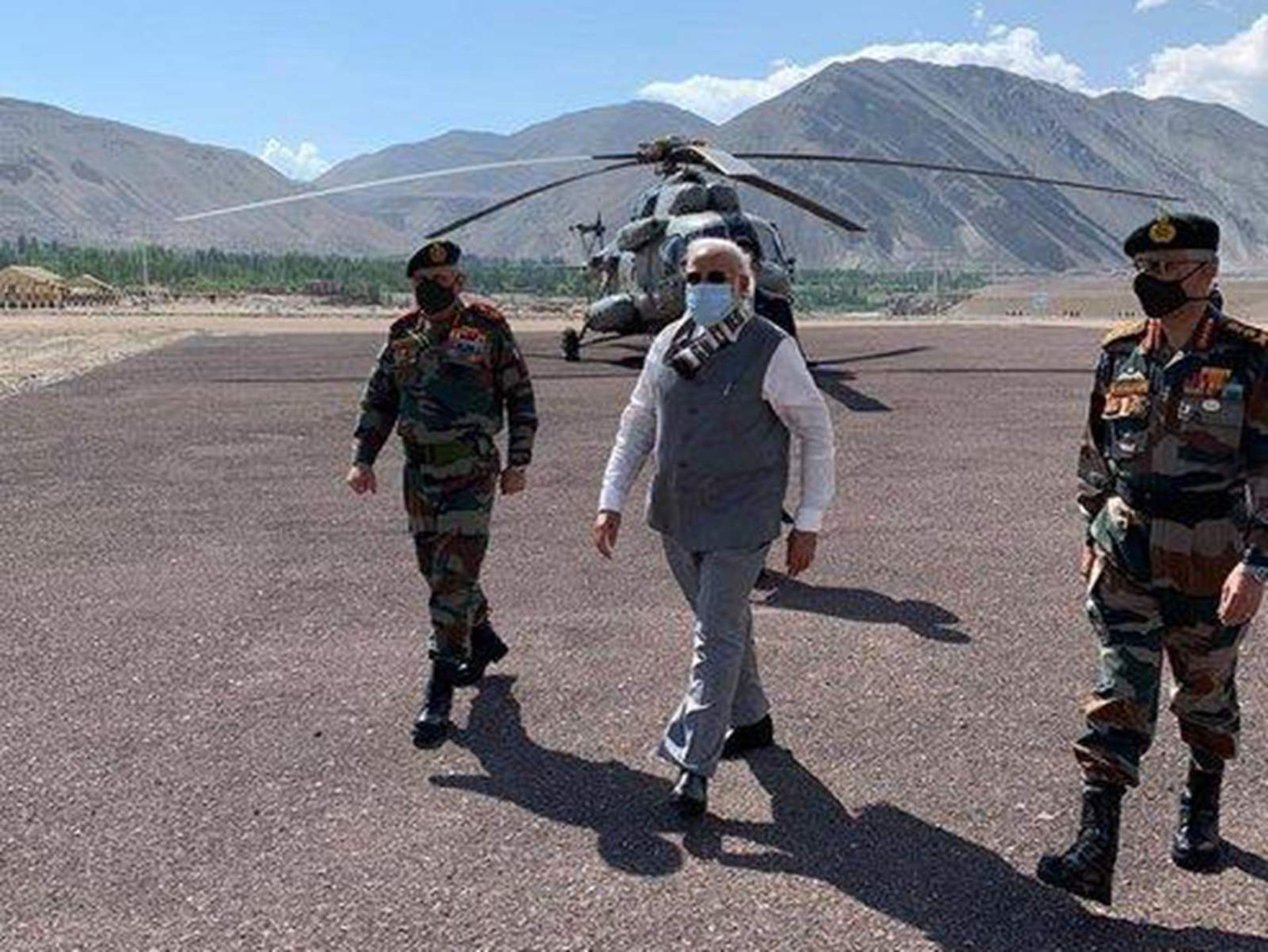 中印边境局势紧张，印度总理莫迪7月3日现身对峙前线拉达克。（Twitter@Shiv Aroor）