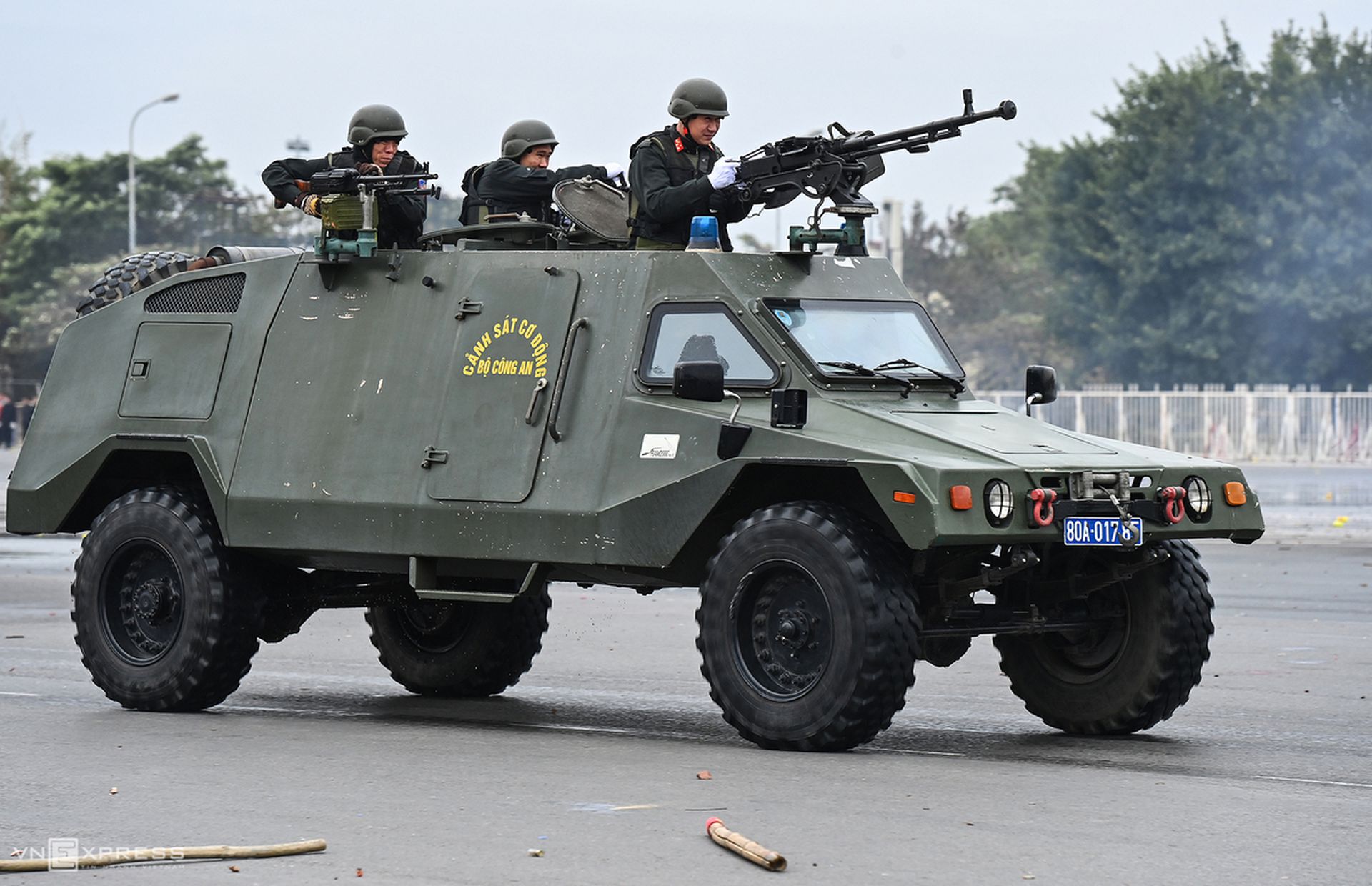 越南军方展示了一百多辆各型装甲车辆及特种车辆。（越南快报网页截图）