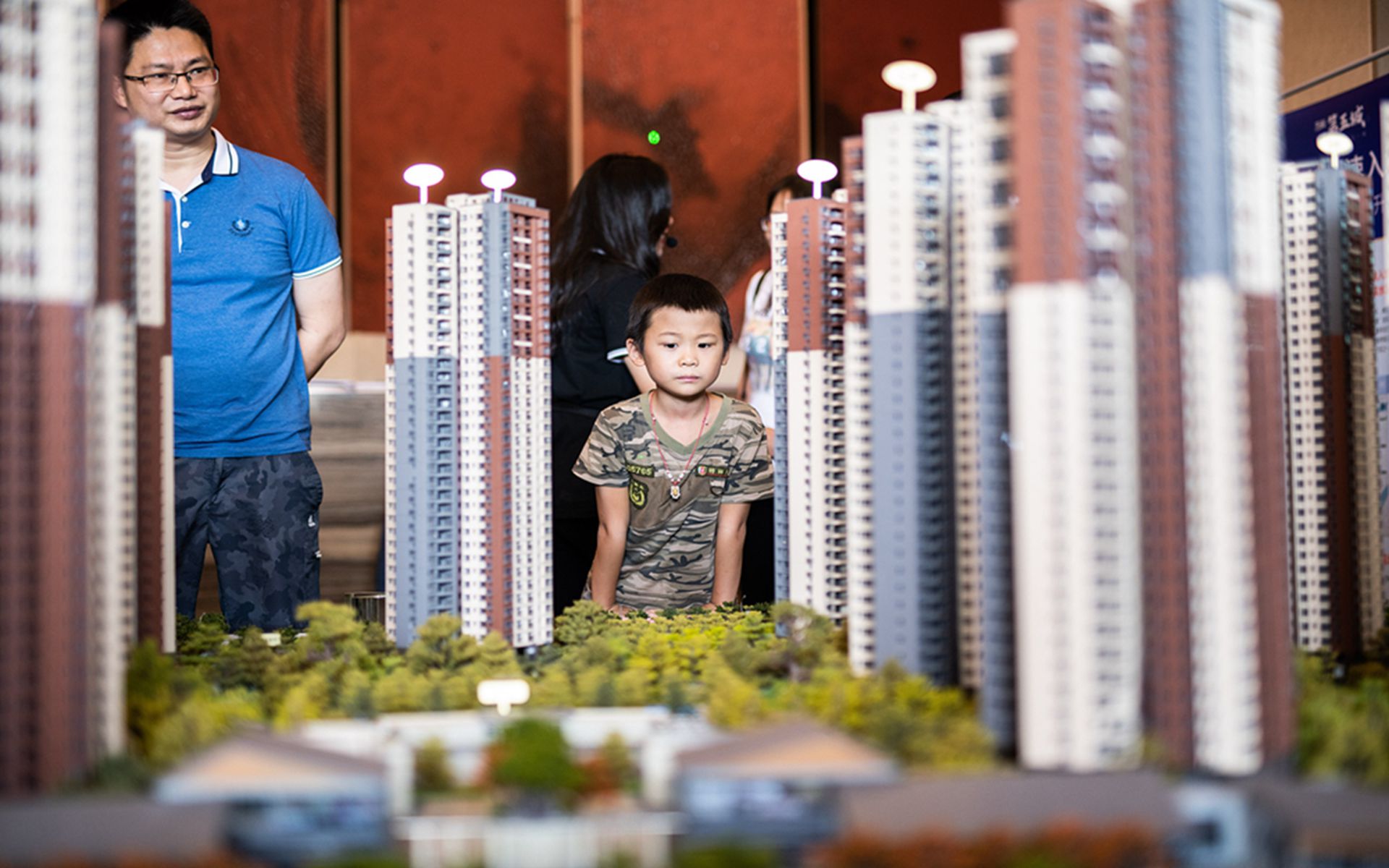 中共政治局會議定調明年樓市　首提房地產良性循環釋放什麼信號