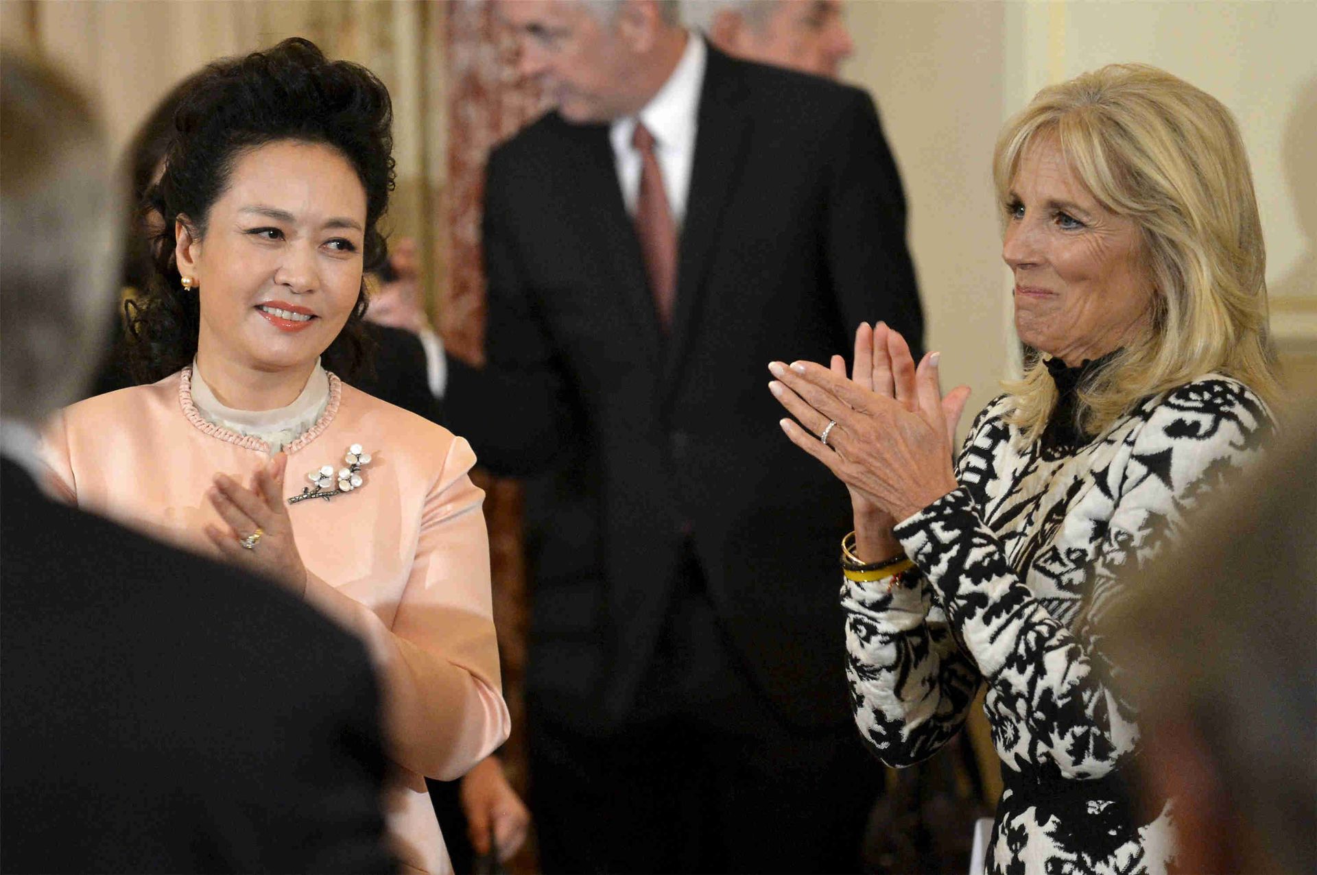 习近平夫人彭丽媛也出席了这场午宴。(Reuters) 习近平夫人彭丽媛也出席了这场午宴。(Reuters)