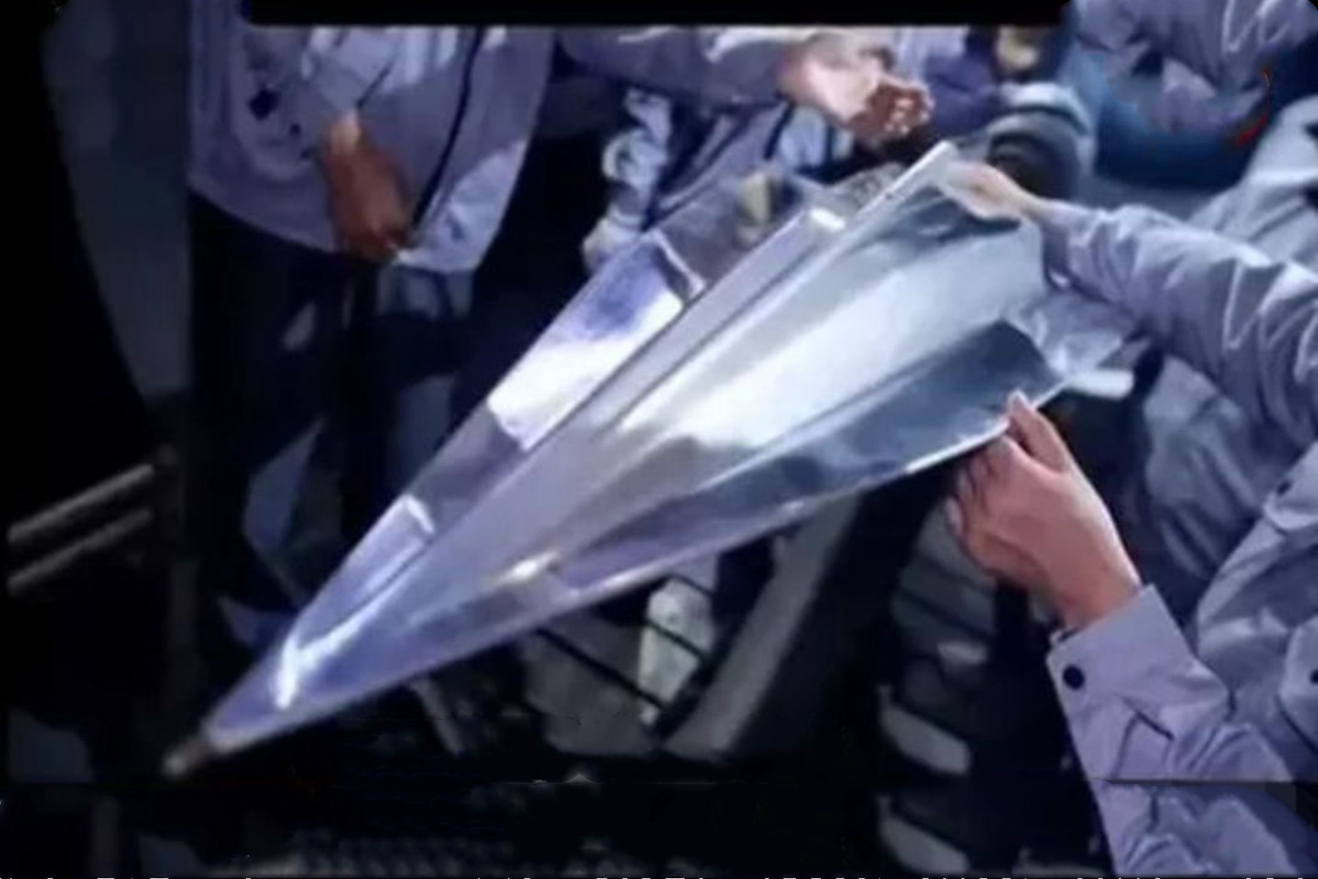 中国纪录片曝光的疑似高超音速导弹滑翔体。（中国央视视频截图）