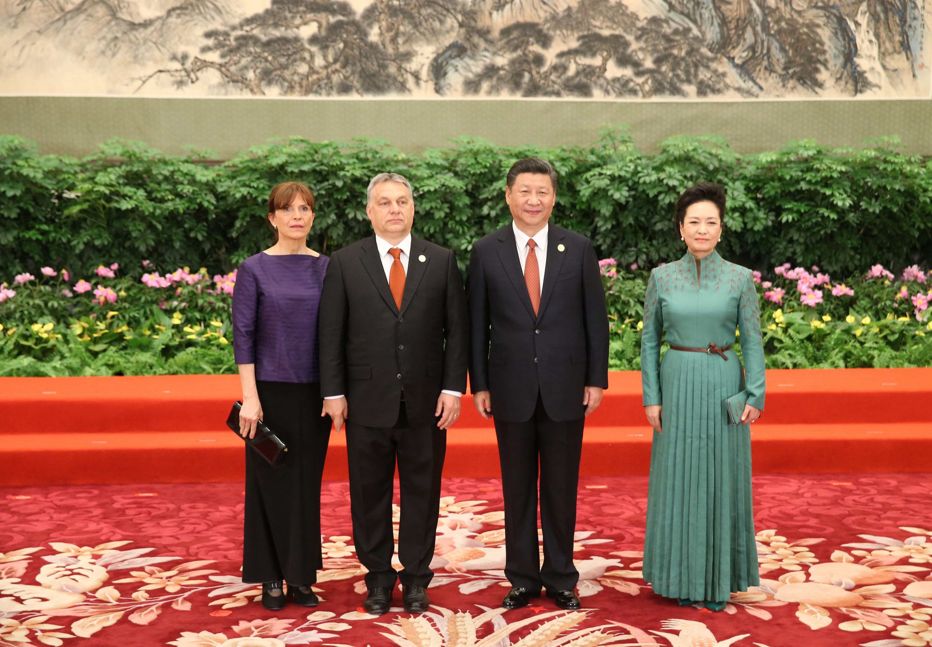 2017年5月14日，习近平夫妇在北京人民大会堂举行宴会，欢迎匈牙利总理欧尔班和夫人出席“一带一路”国际合作高峰论坛。（新华社）