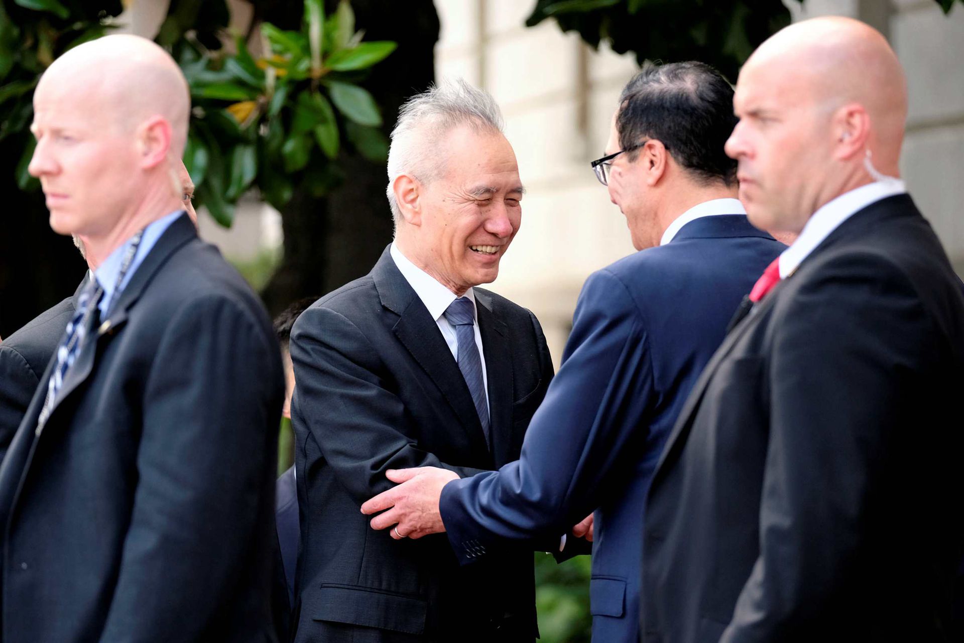 2019年5月9日，刘鹤抵达美国进行第十一轮中美贸易谈判，在此之前美国刚发起对中国的新一轮加税，并称中国推翻了此前的谈判协议承诺。（Reuters）
