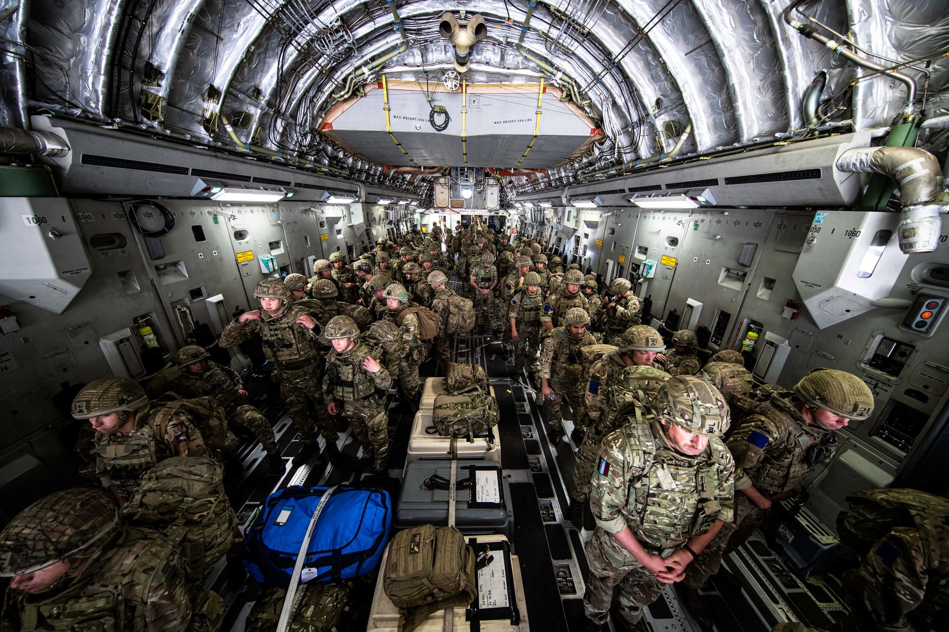 2021年8月15日，英国空军第16突击旅抵达阿富汗喀布尔，为离开阿富汗的英国公民提供支持，这是塔利班武装分子控制喀布尔总统府后的PITTING行动的一部分。（Reuters）