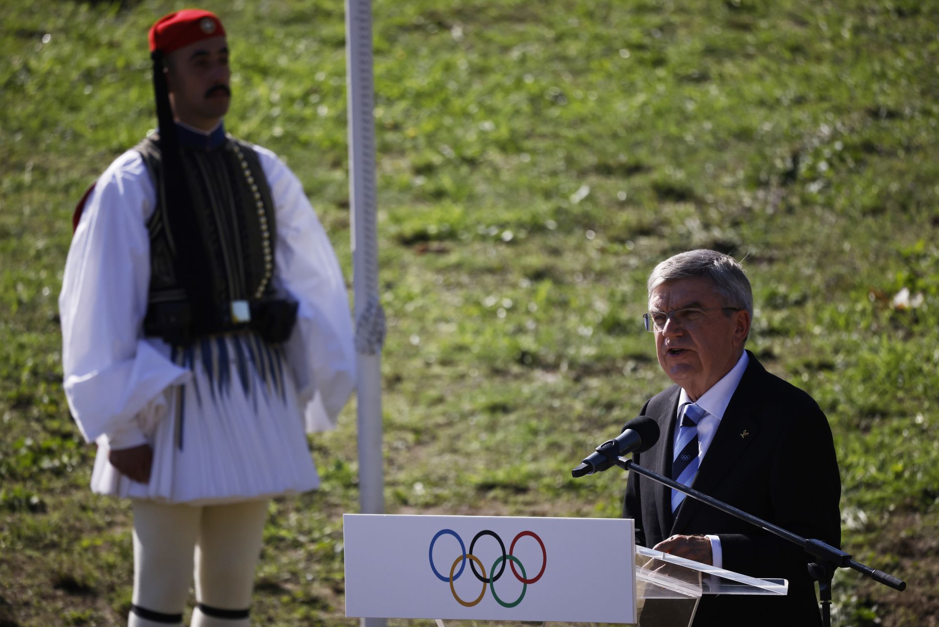 国际奥委会主席巴赫（Thomas Bach）在北京2022年冬奥会圣火点燃仪式上致辞。（Reuters）