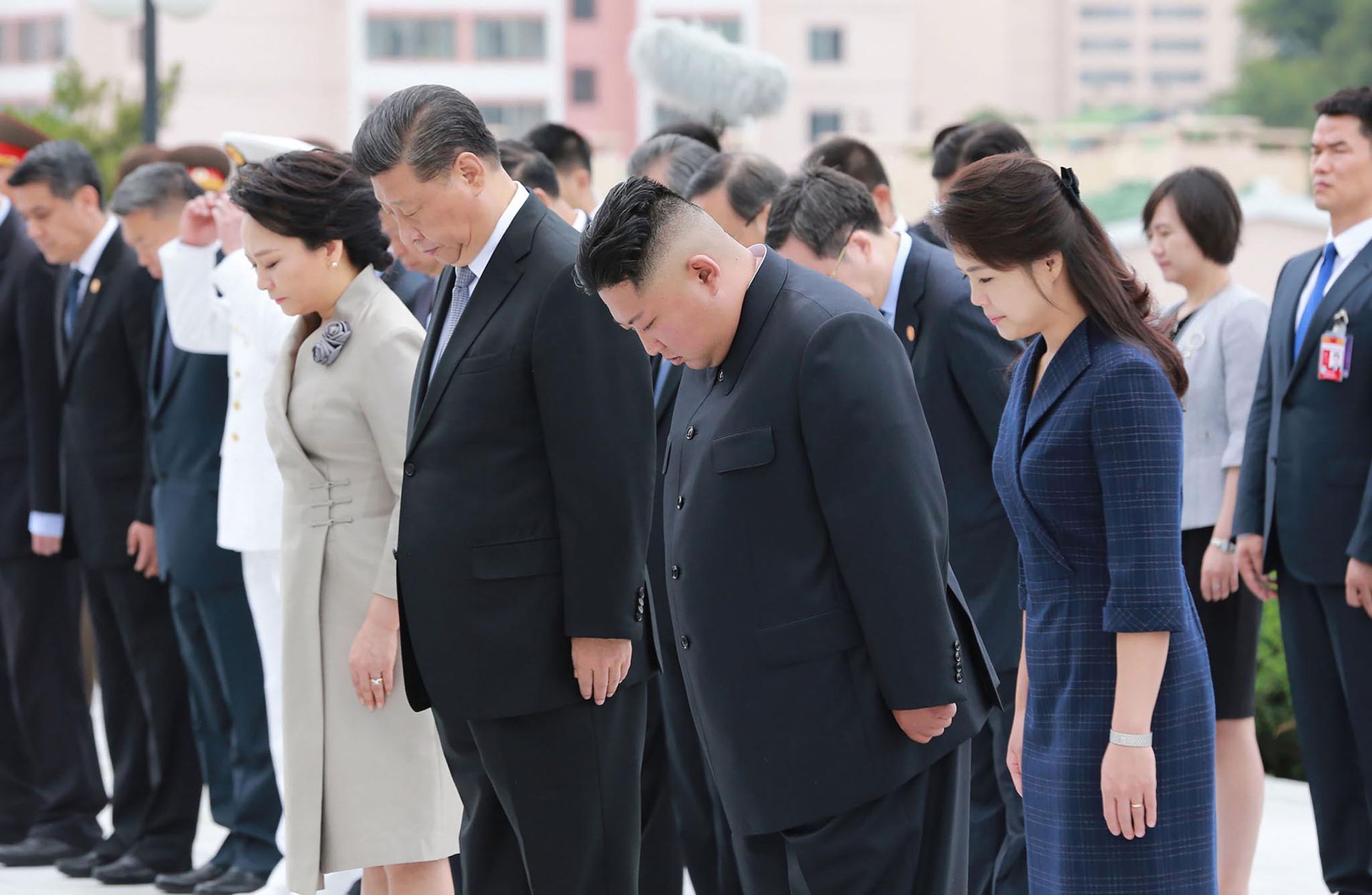 2019年6月20日，习近平夫妇与金正恩夫妇在中国人民志愿军烈士陵园悼念。（Reuters）