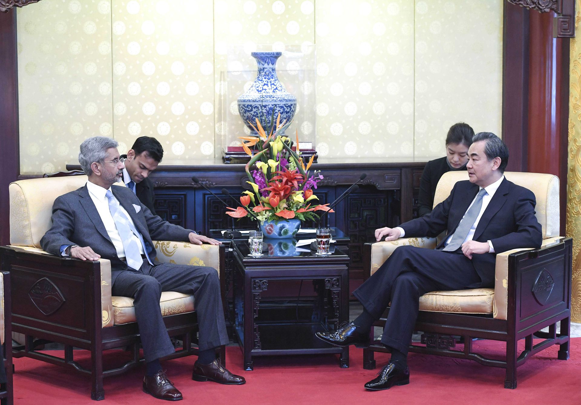 ���㣨�ң�����ʾ��ϣ��ӡ��ͬ�з�������У���ͬά����ӡ��ϵ��֡�ͼΪ����2017����ӡ���ⳤ�ս�����S. Jaishankar�������»��磩