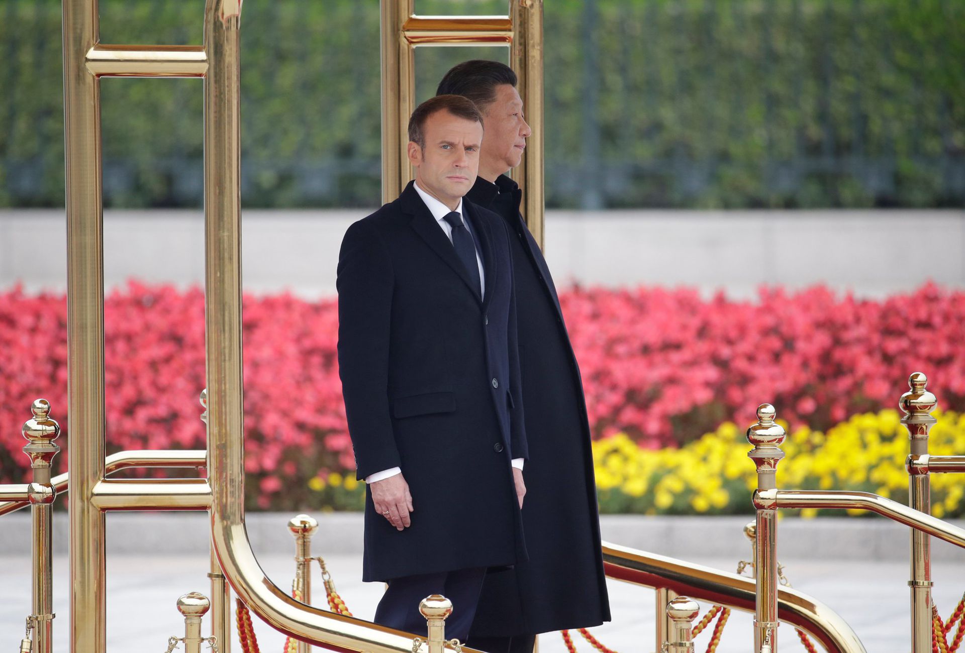 2019年11月6日，中国国家主席习近平（右）和法国总统马克龙在北京人民大会堂出席欢迎仪式。（Reuters）
