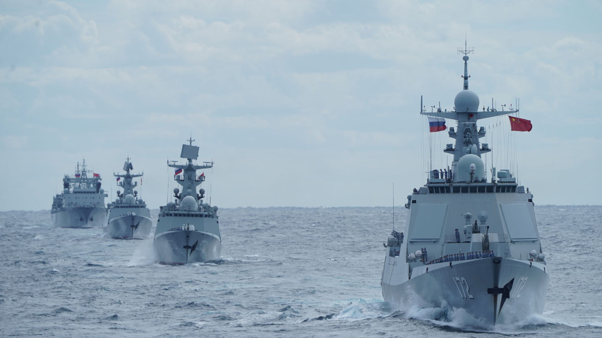 参加联合巡航的中国海军舰队部分舰艇。（新华社）