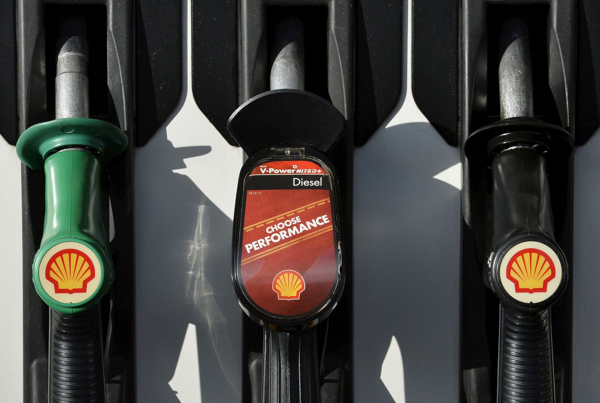 英国超四分之一加油站无油可售　军方协助运油
