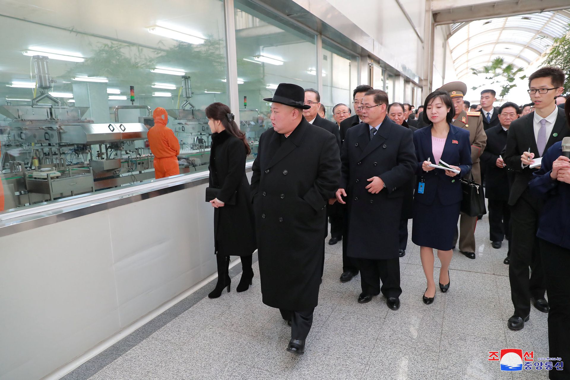 2019年1月10日，金正恩参观北京同仁堂股份有限公司同仁堂制药分厂画面。（Reuters）