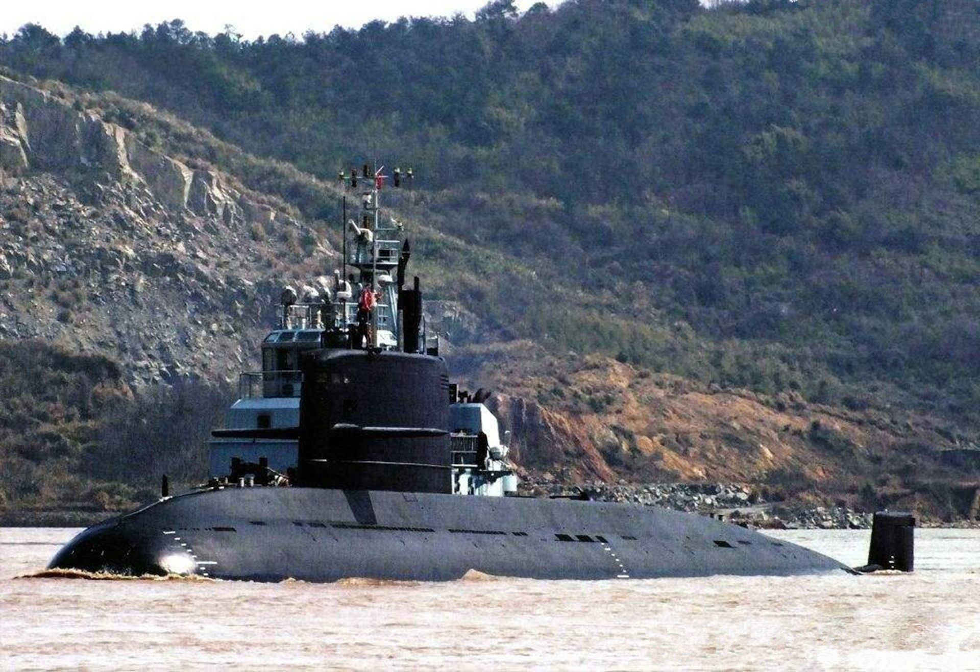 中国海军最新型常规动力潜艇装备AIP推进系统的039B型潜艇。2017年中印洞朗对峙时，曾有媒体披露中国039B型潜艇现身印度洋。（微博@电波震长空xiangyuanye）