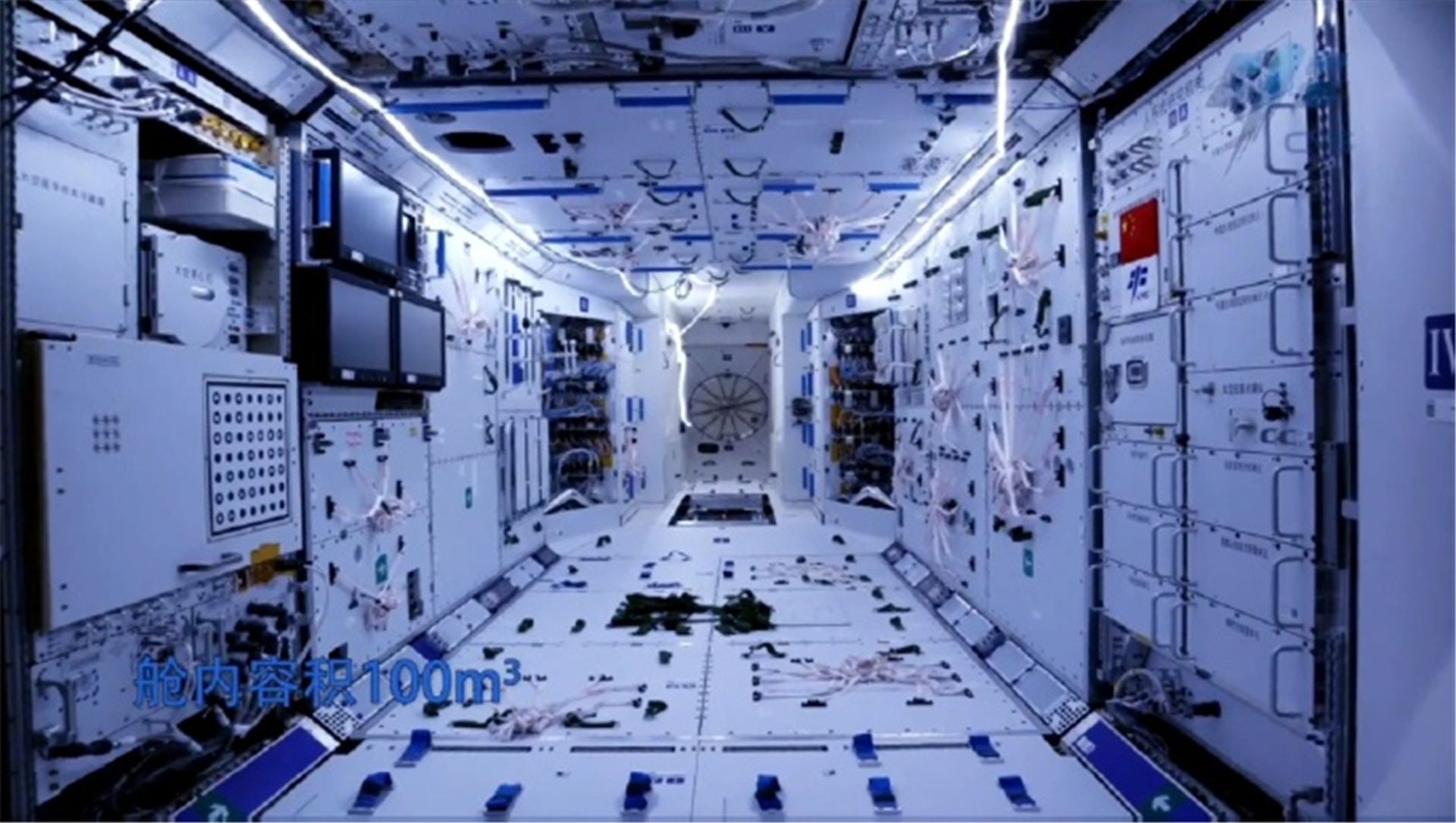 据空间站任务总设计师杨宏介绍，天和核心舱供航天员工作生活的空间约50立方米，具备交会对接、转位与停泊、乘组长期驻留、航天员出舱、保障空间科学实验等能力。（微博@China航天）