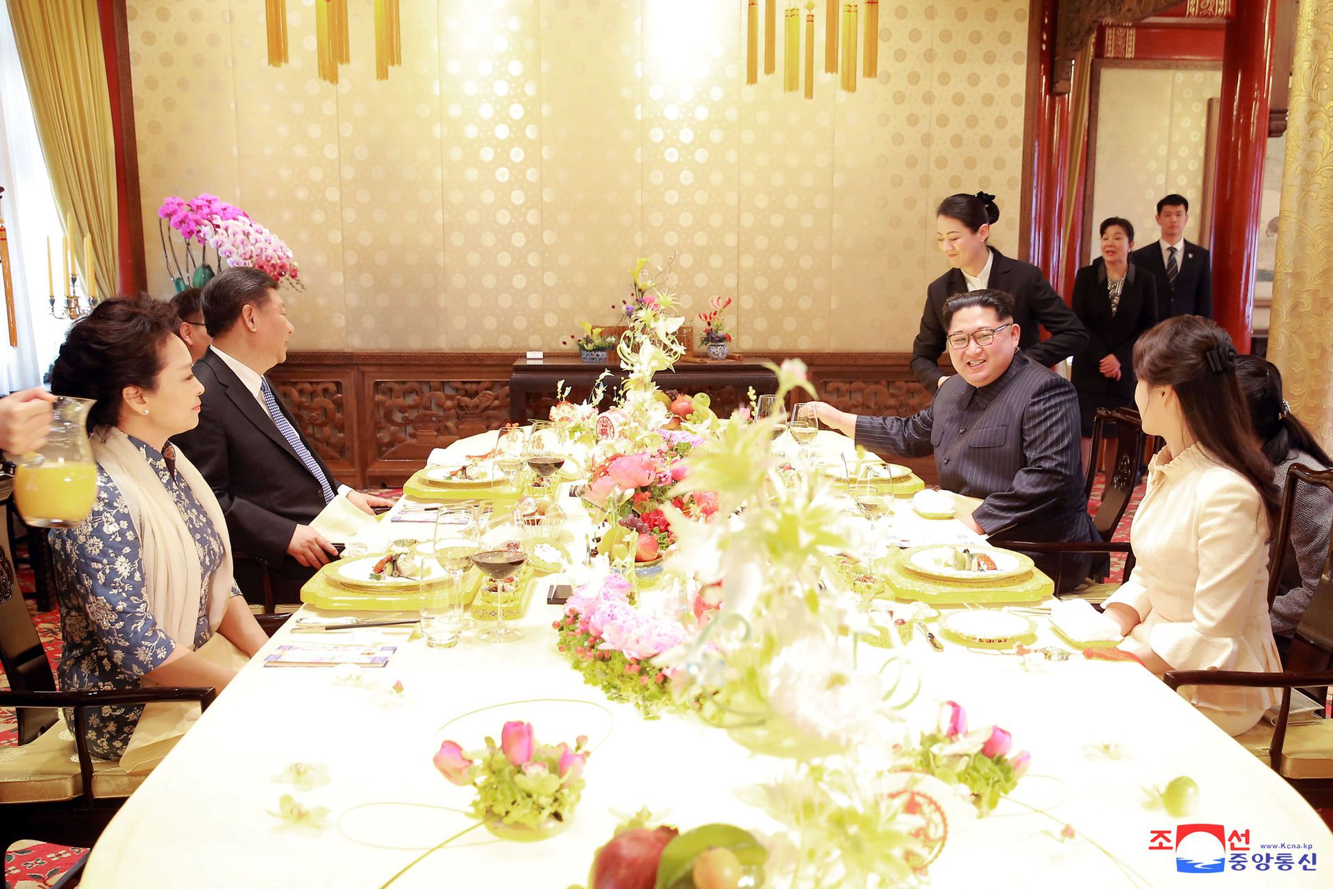 2018年3月25日，习近平夫妇在北京钓鱼台养源斋为金正恩夫妇举行午宴。（Reuters）