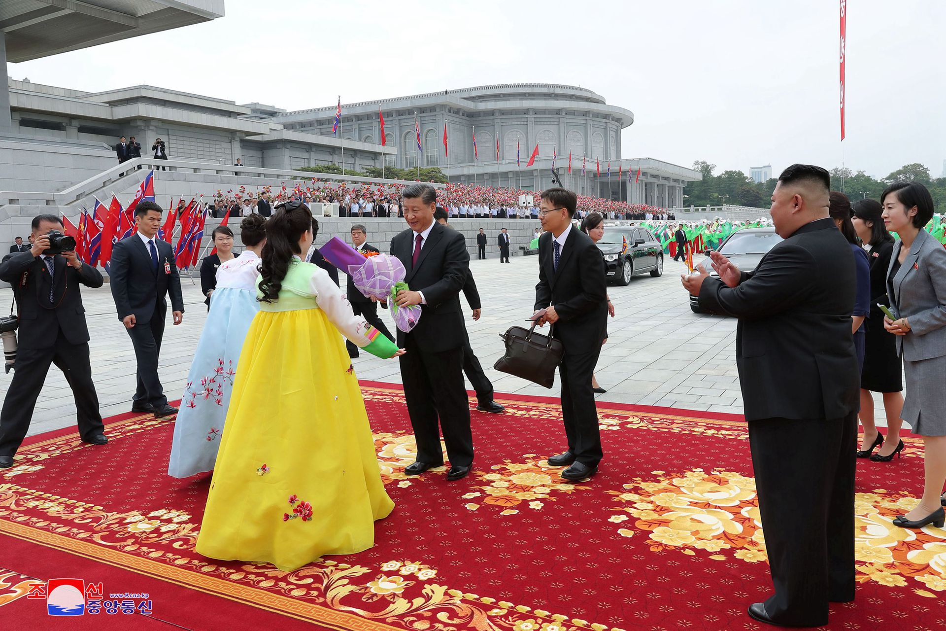 2019年6月20日，金正恩在锦绣山太阳宫广场再次举行欢迎习近平仪式。（Reuters）