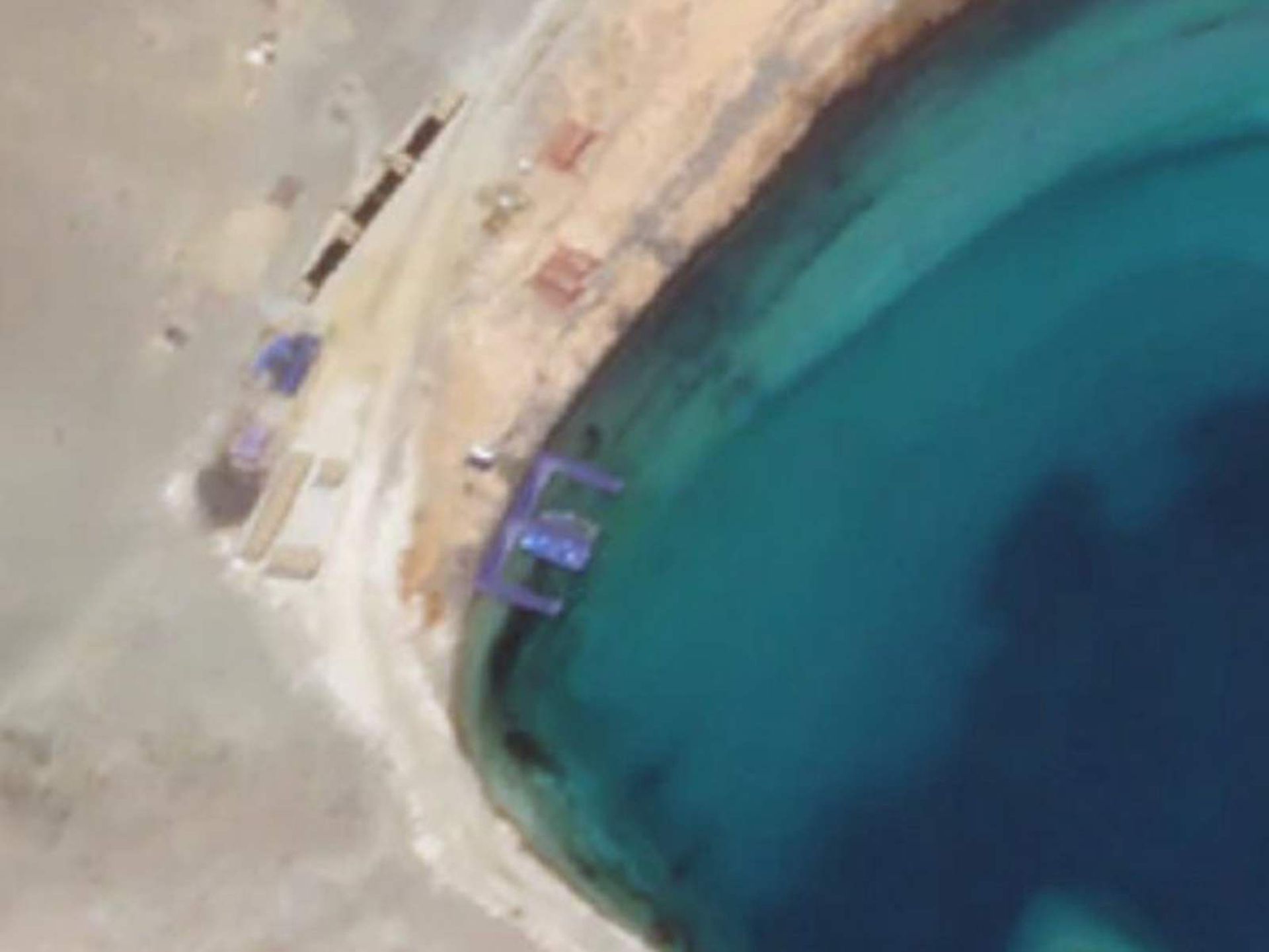 在5号手指附近的码头上,也能看到很多工事。解放军大搞建设让印度十分担忧。(微博@寰亚SYHP) 在5号手指附近的码头上,也能看到很多工事。解放军大搞建设让印度十分担忧。(微博@寰亚SYHP)